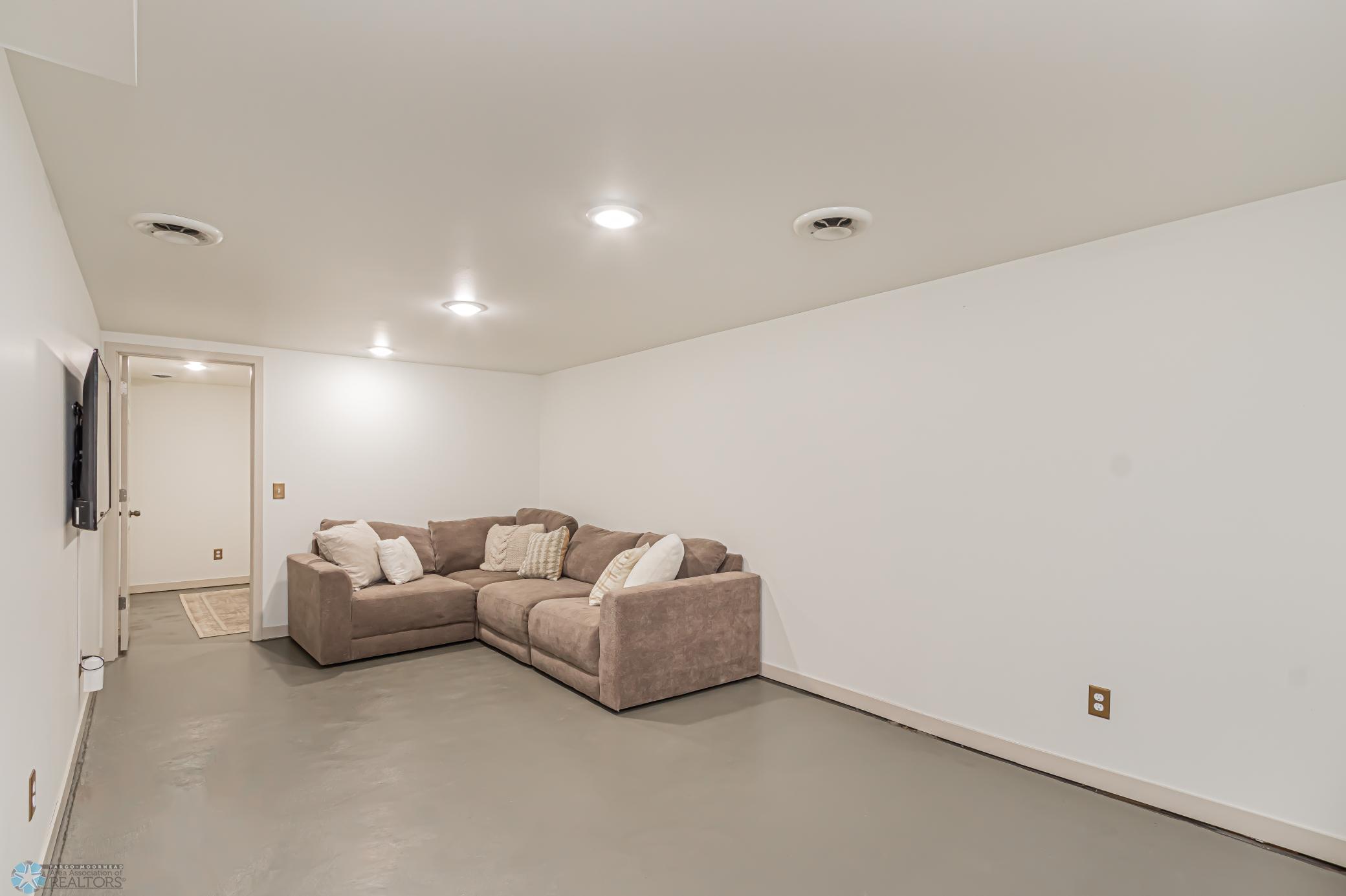Family_Room_1.jpg