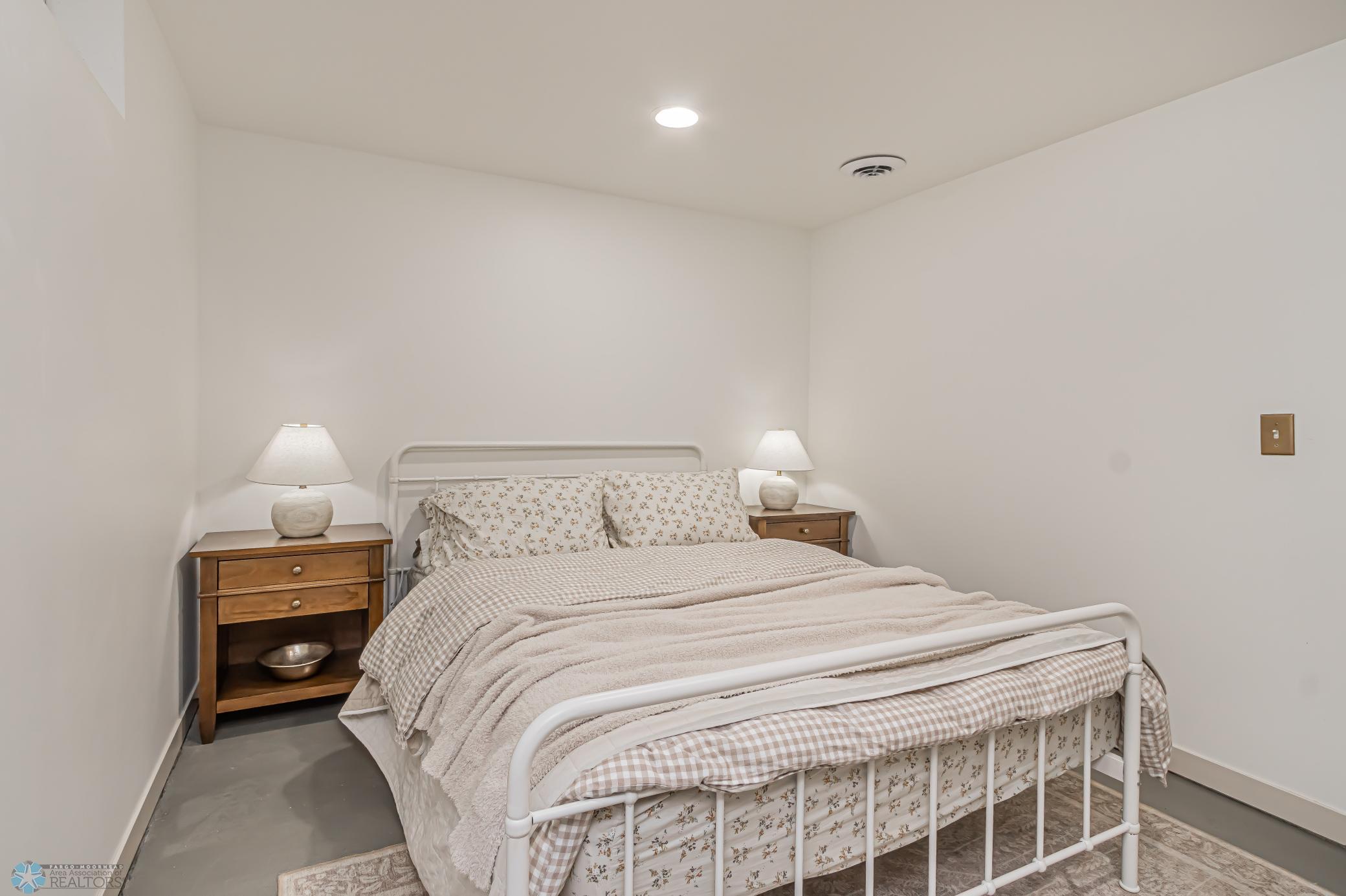 Bedroom3_2.jpg
