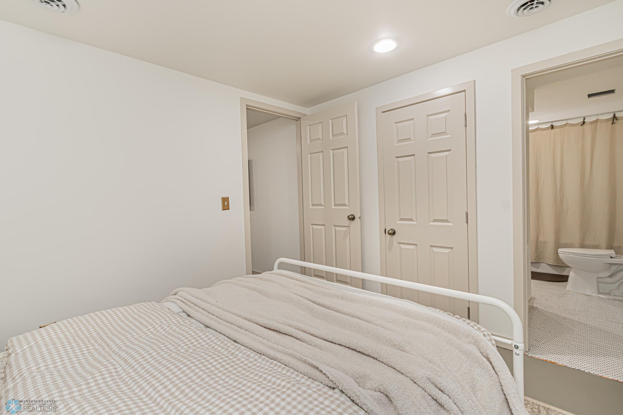 Bedroom3_3.jpg