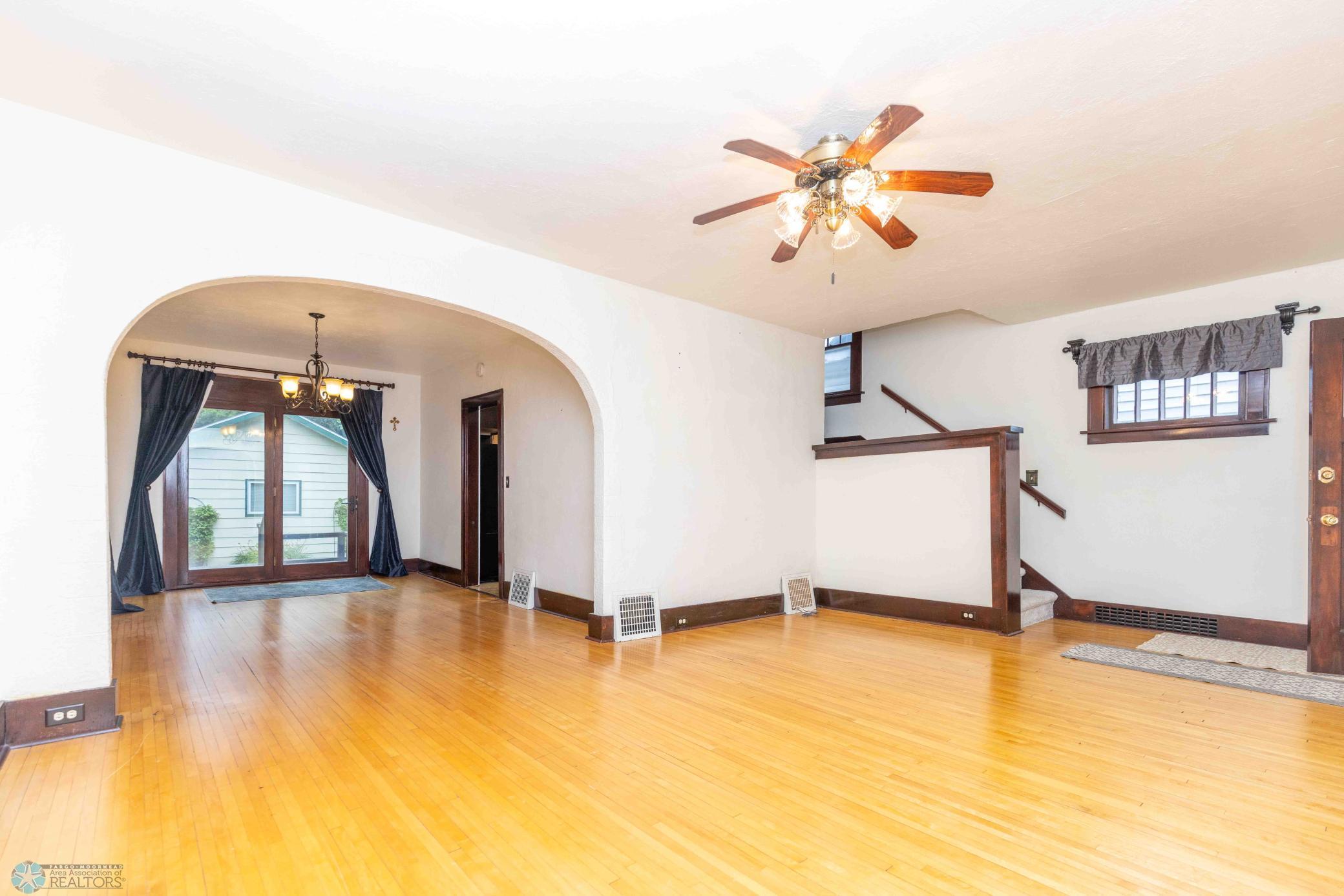 Spacious living room
