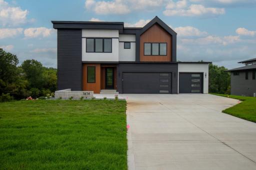 1614 Shannon Oaks Boulevard NE, Rochester, MN 55906