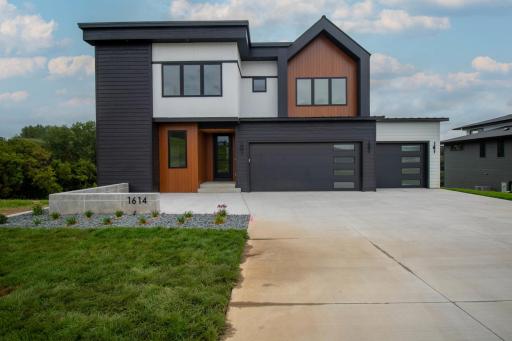 1614 Shannon Oaks Boulevard NE, Rochester, MN 55906