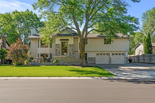 4 stall garage with backyard access single garage door