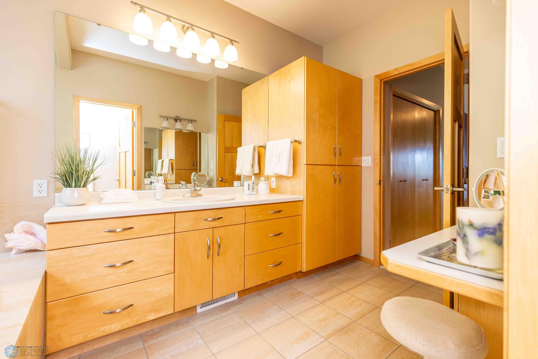 4439 3 St S moorhead-35.jpeg