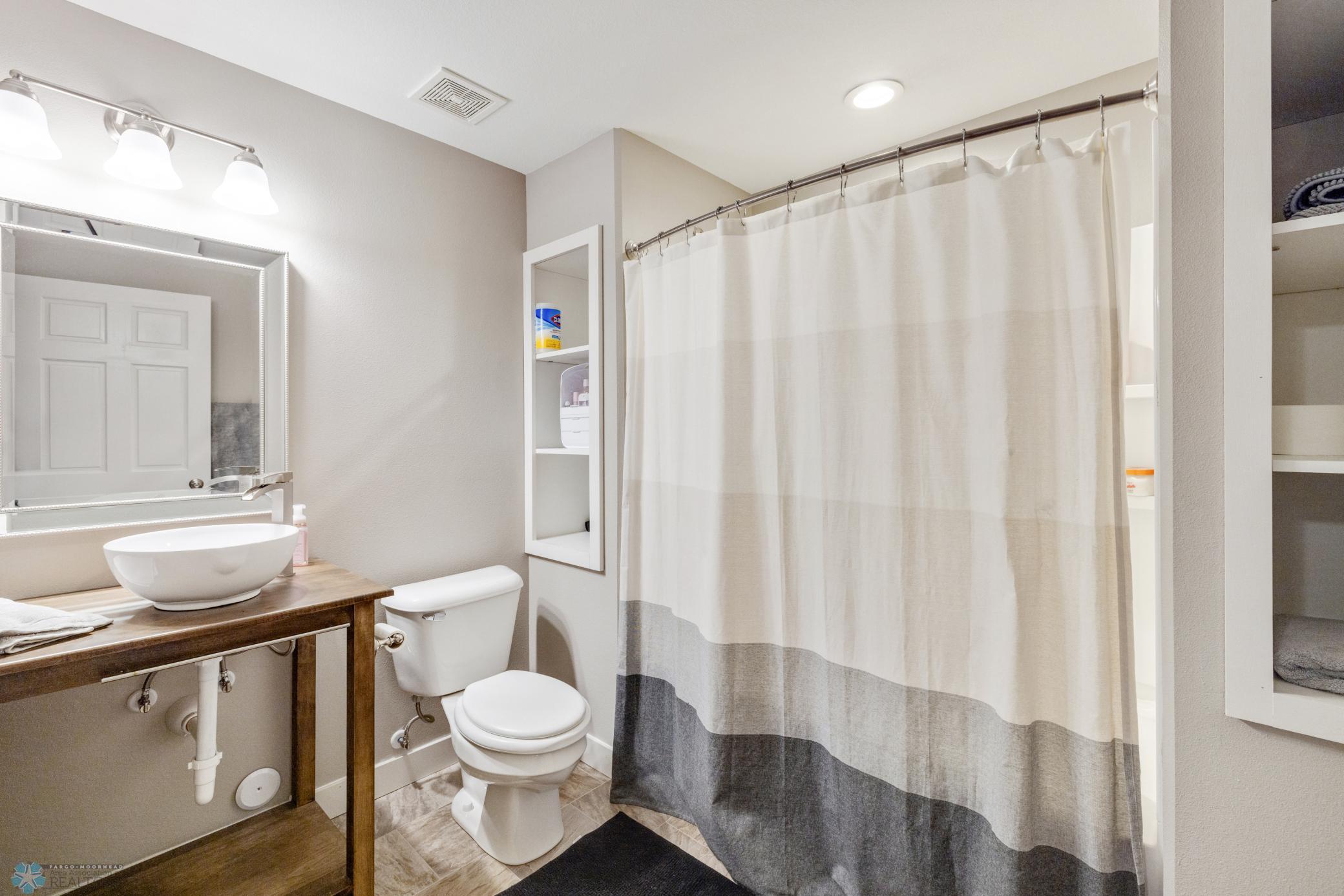 Amdak__1136 26th Ave W West Fargo ND_INTERIOR_0027.jpg