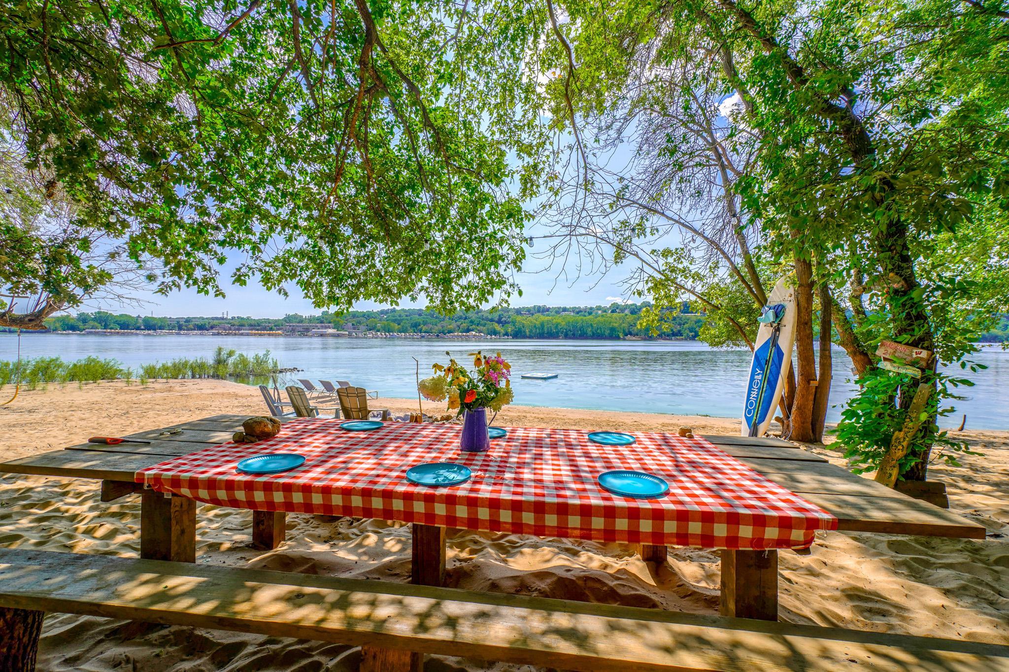 "I'd like to reserve a table in the shade with a river view please!"