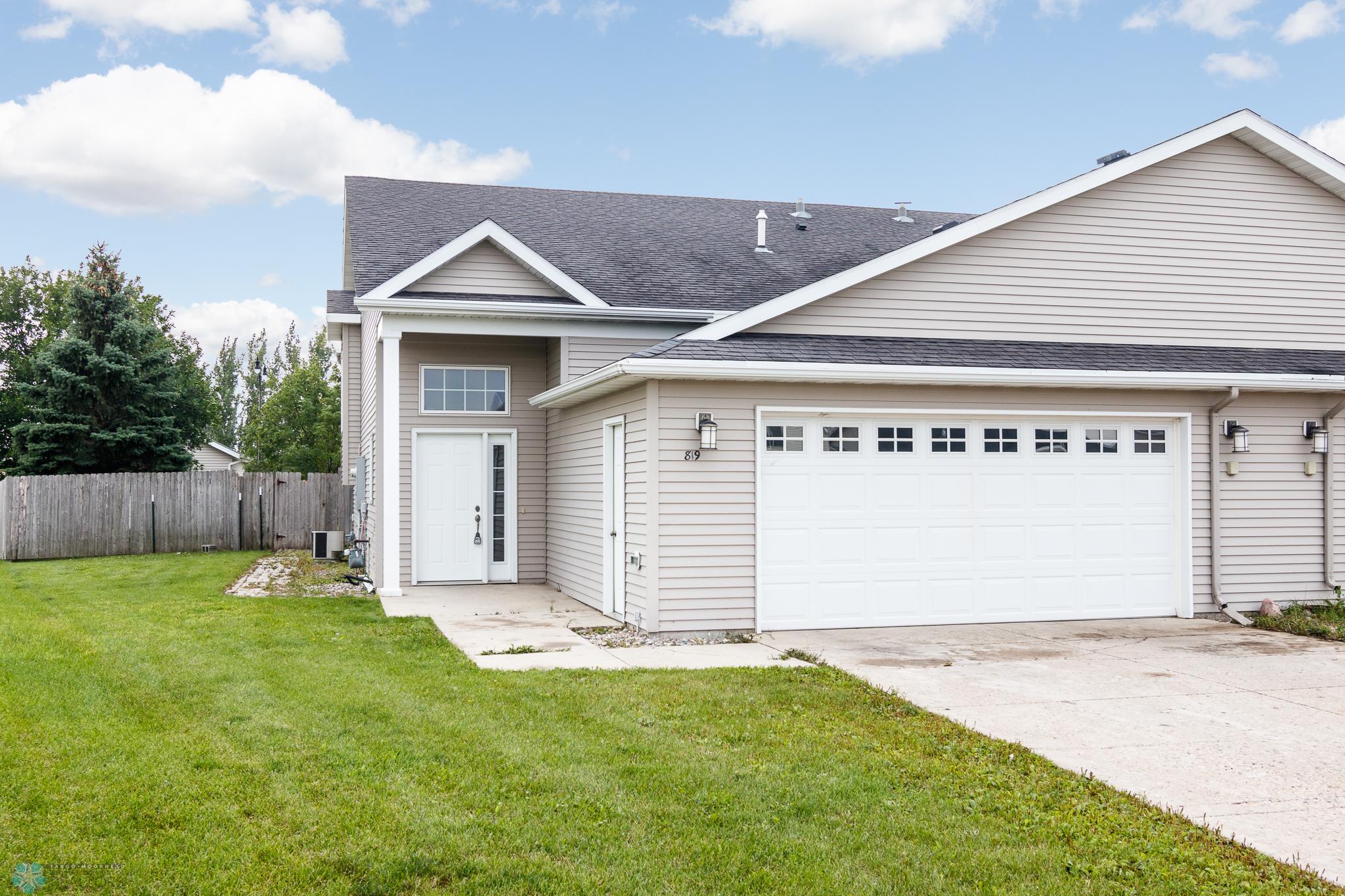 Property photo for 819 Cinnamon Ridge Place, West Fargo, ND 58078