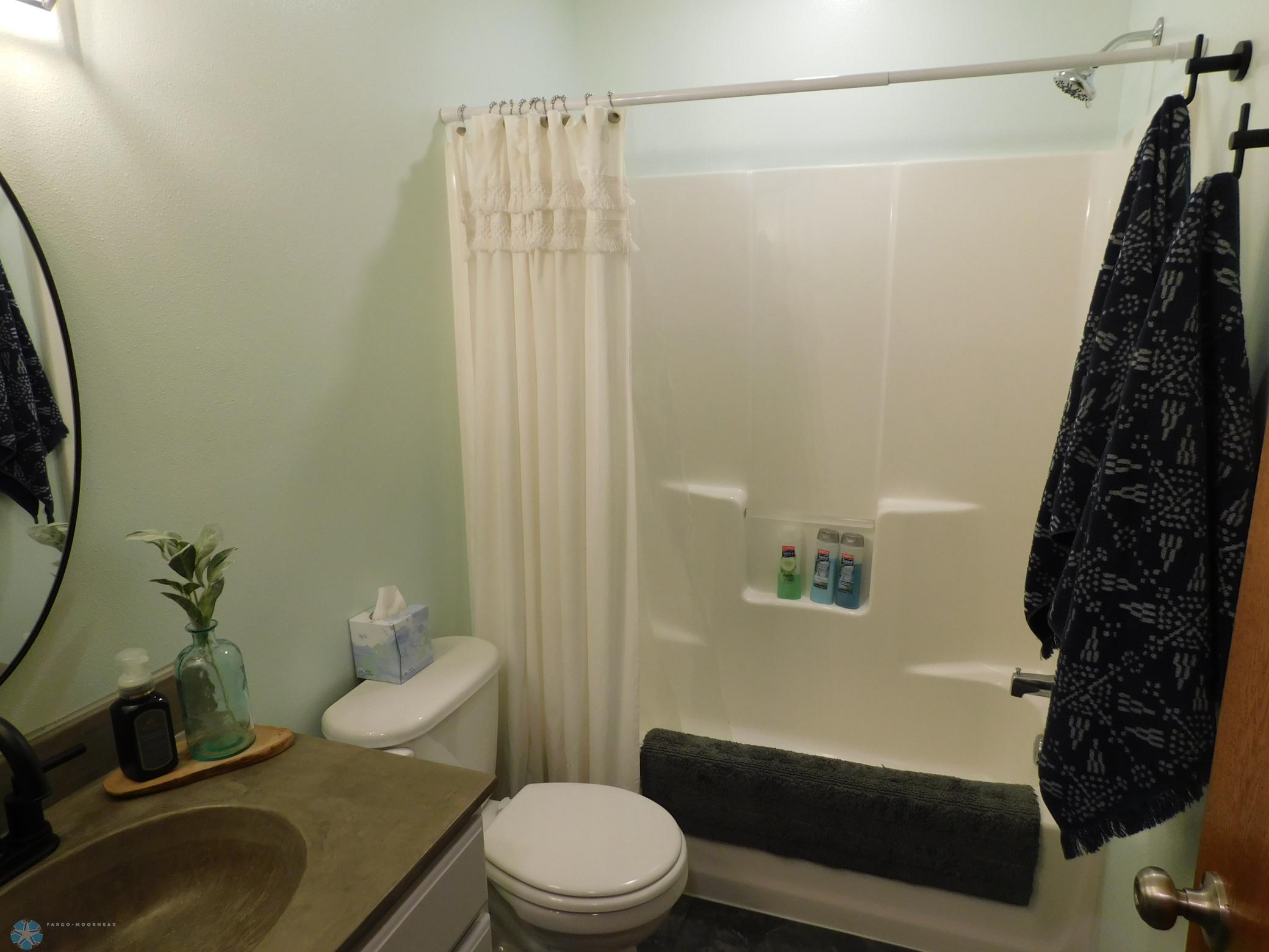 LL bathroom-full