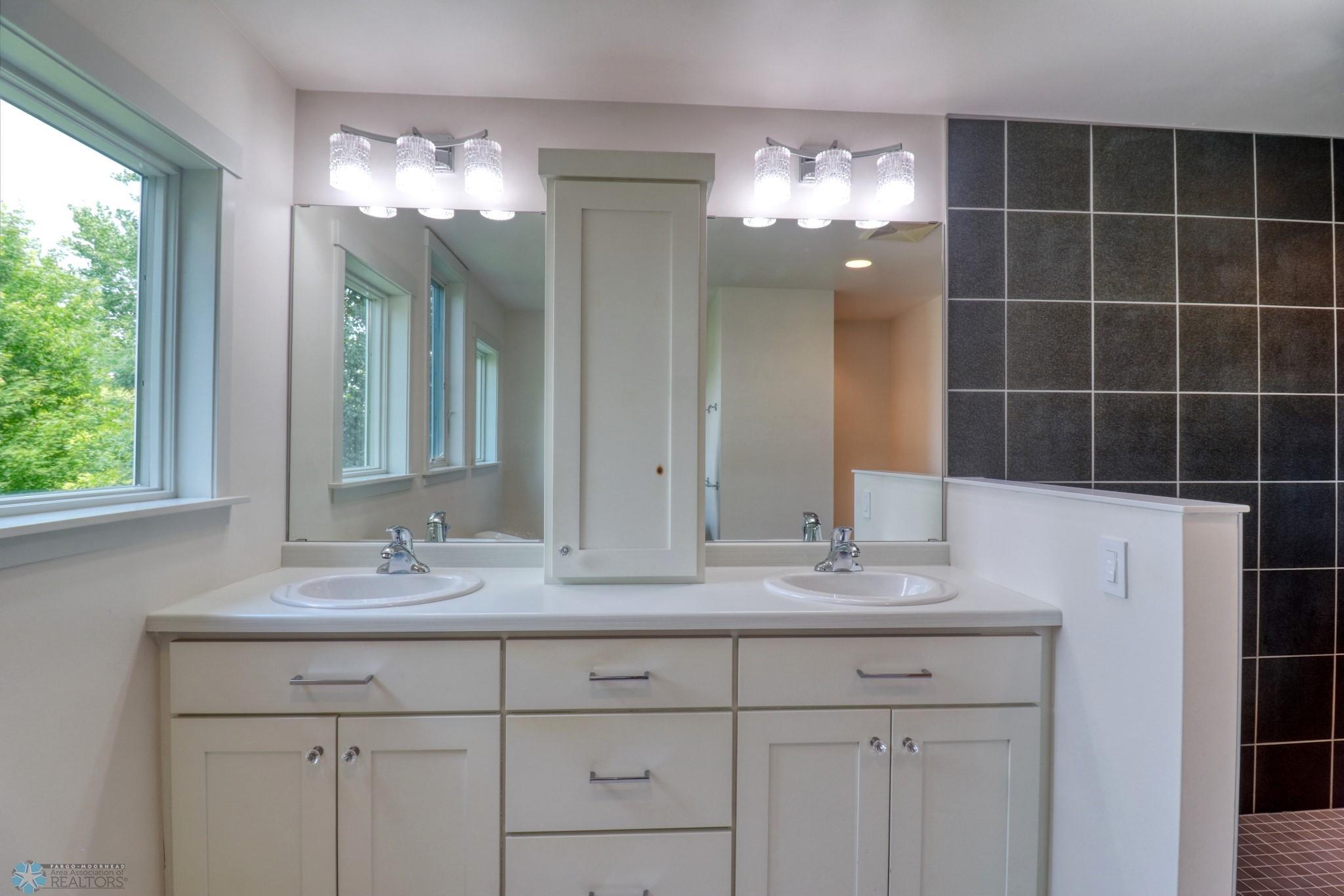 Primary Bathroom1_2.jpg