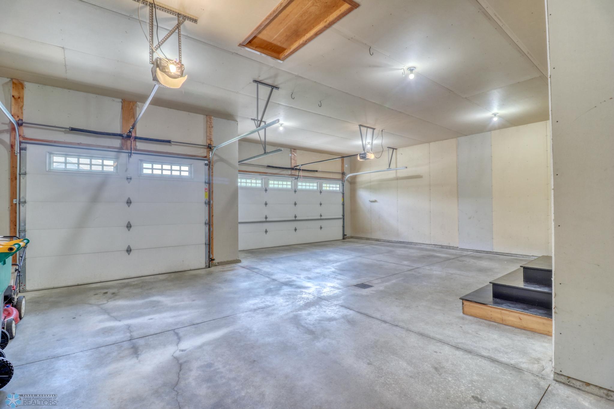 Garage1_0.jpg