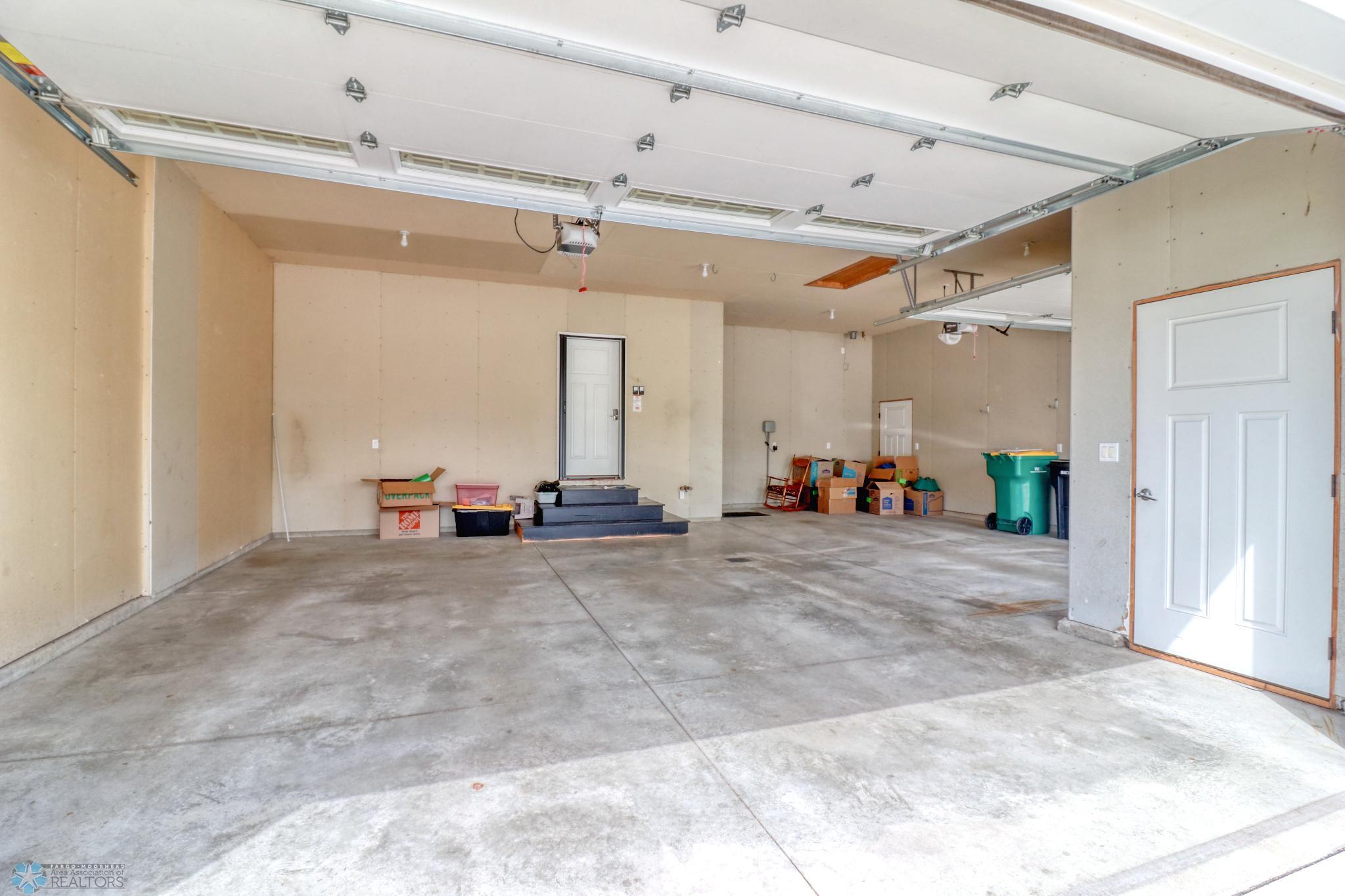 Garage1_1.jpg