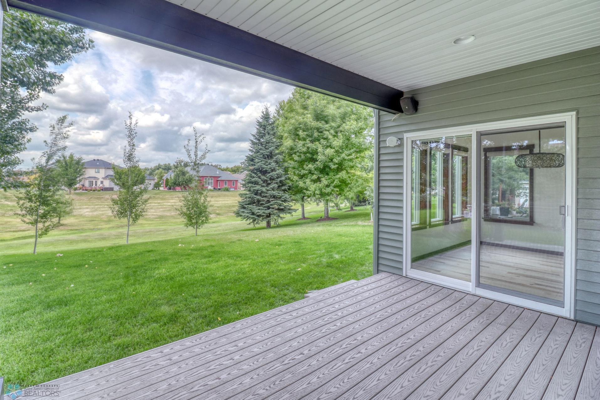Backyard_deck1_2.jpg
