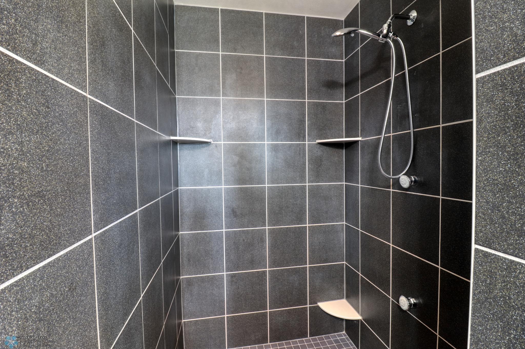 Primary Bathroom1_5.jpg