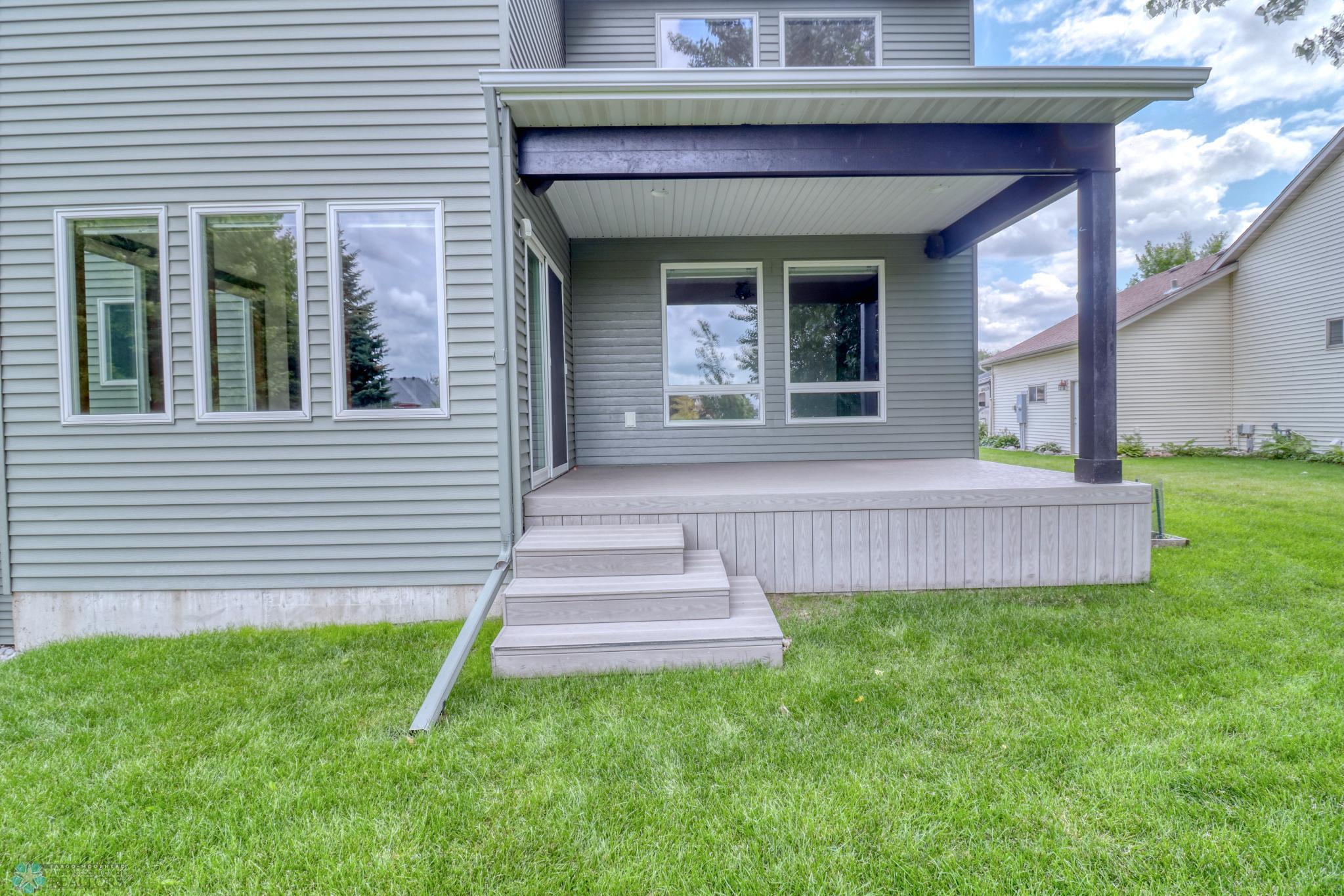 Backyard_deck1_1.jpg