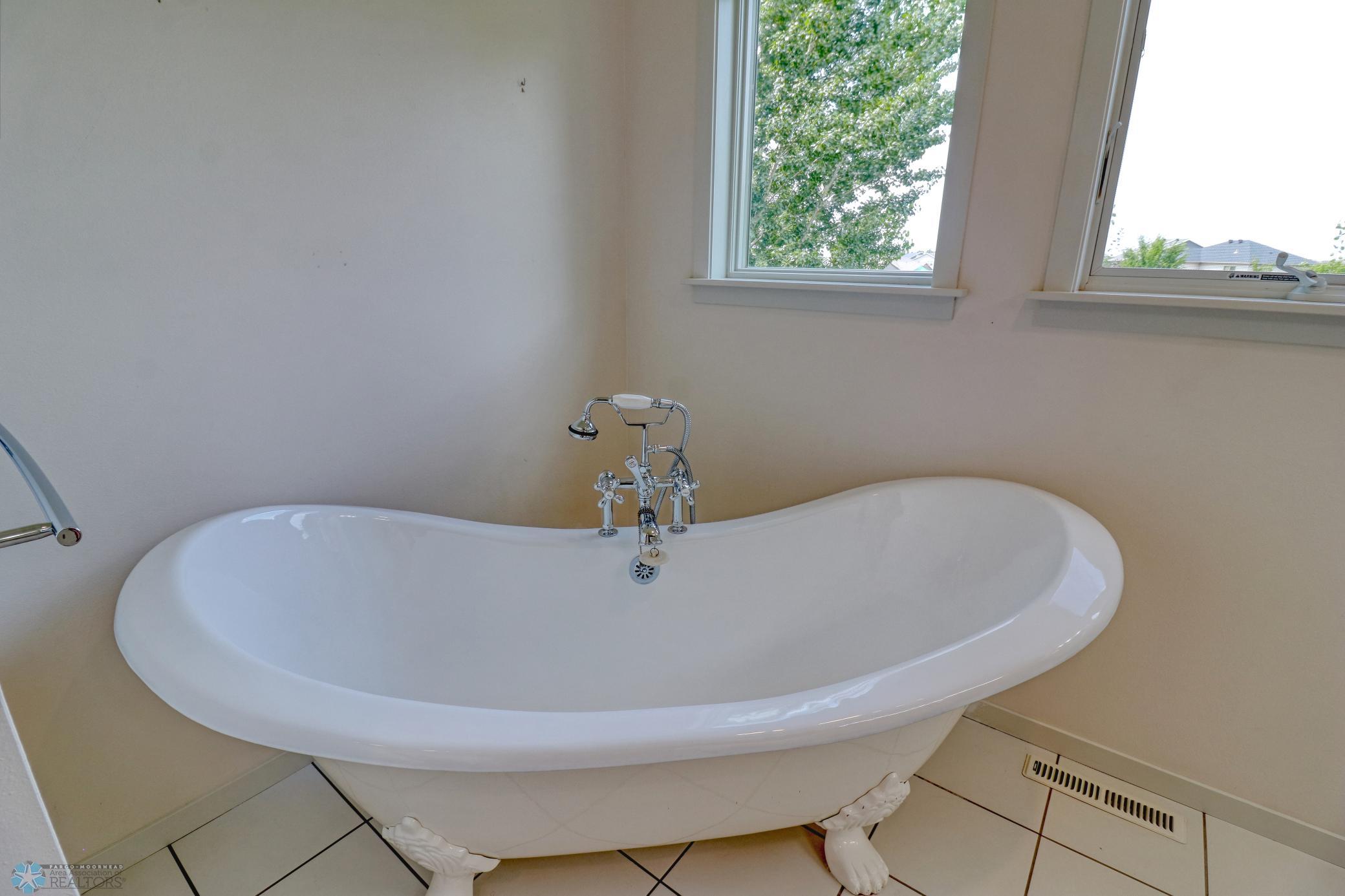 Primary Bathroom1_3.jpg