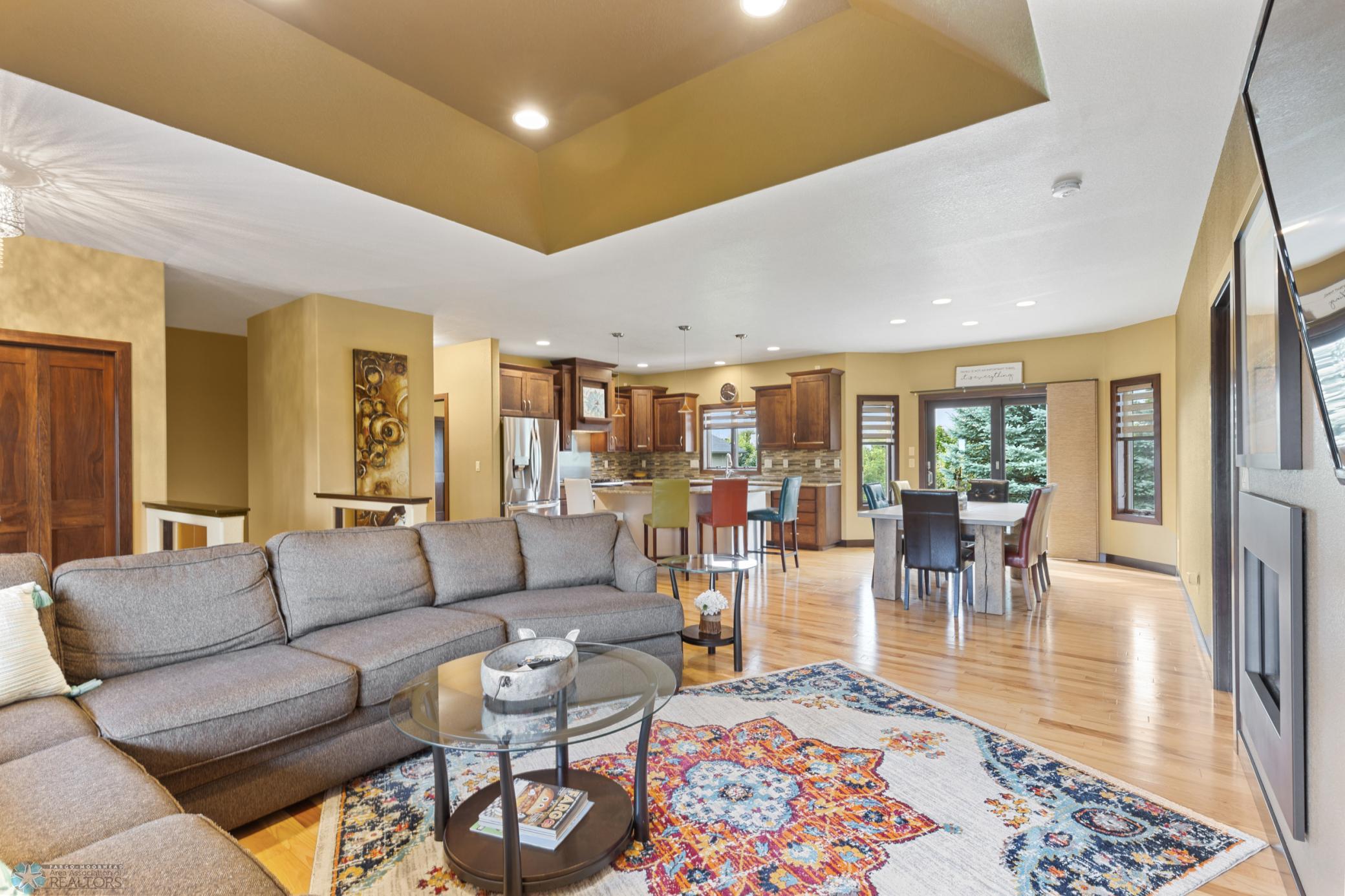 main floor with tray ceilings