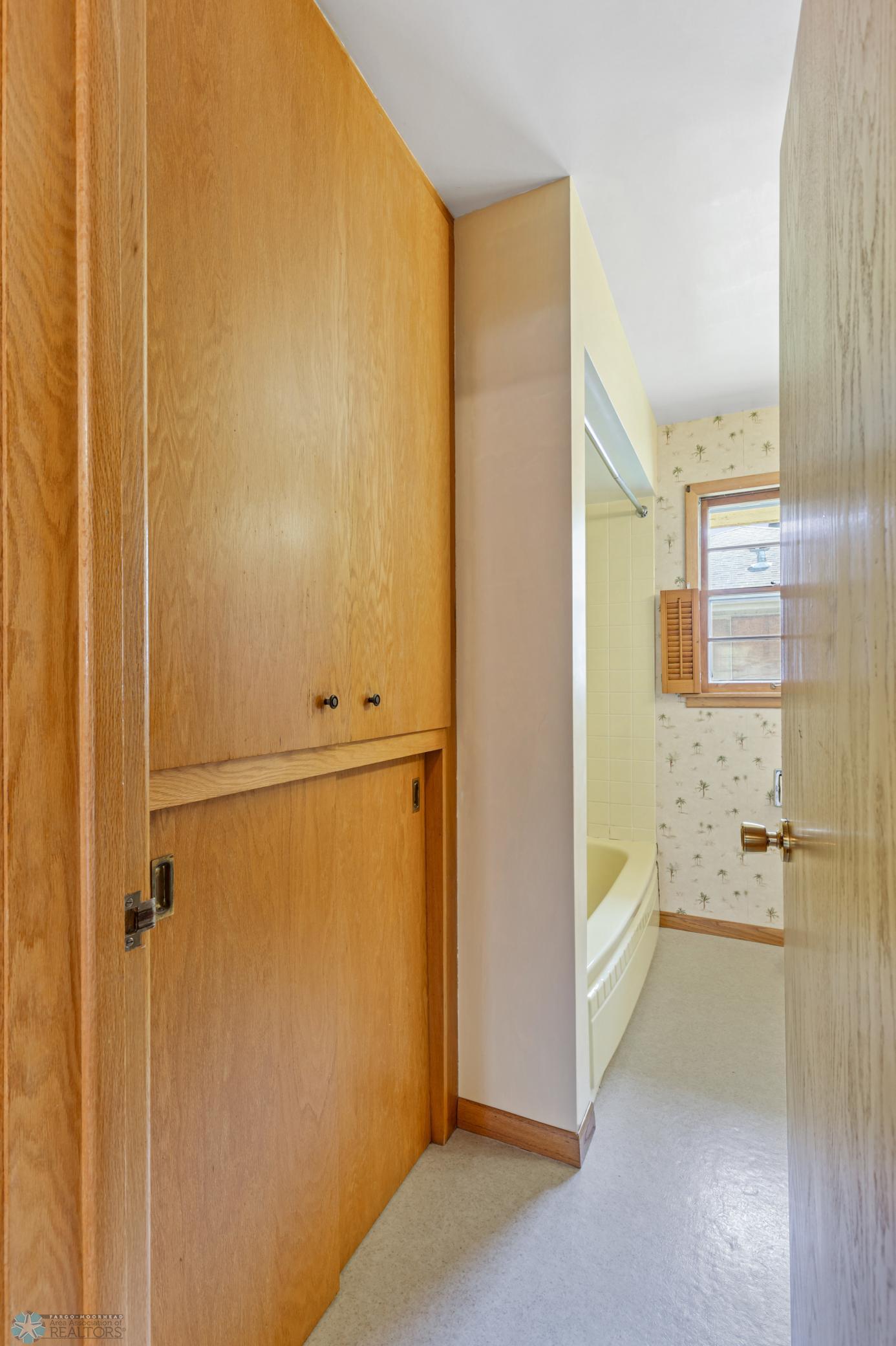 Main Floor Full Bath