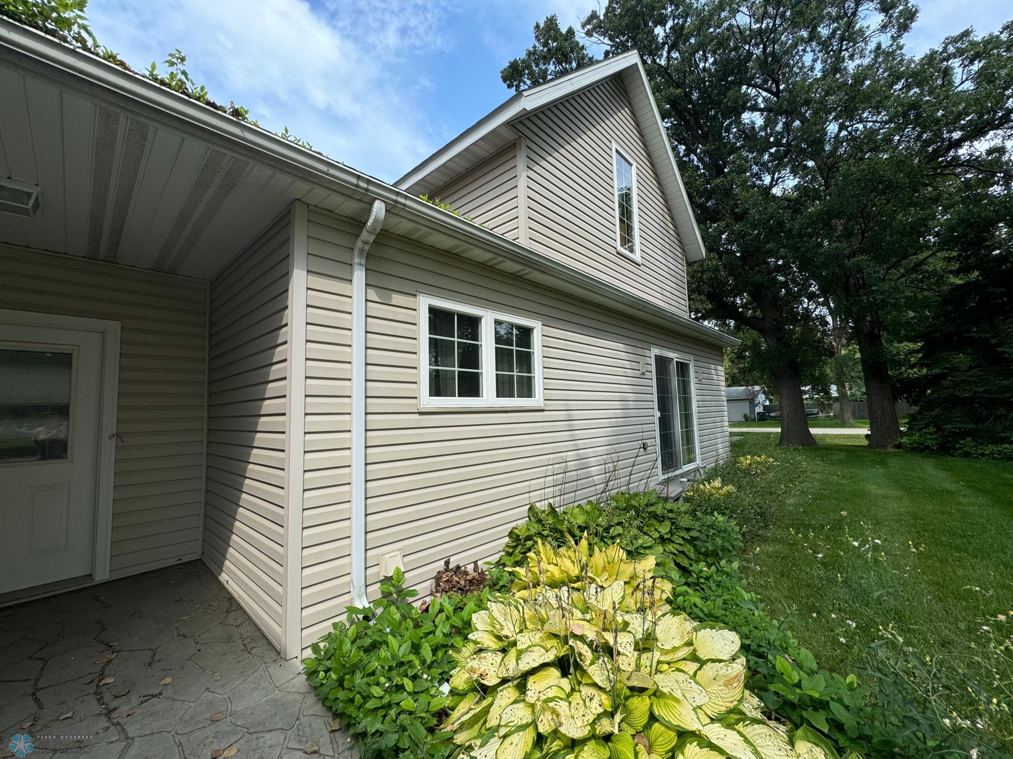 140 3rd Ave, Kindred