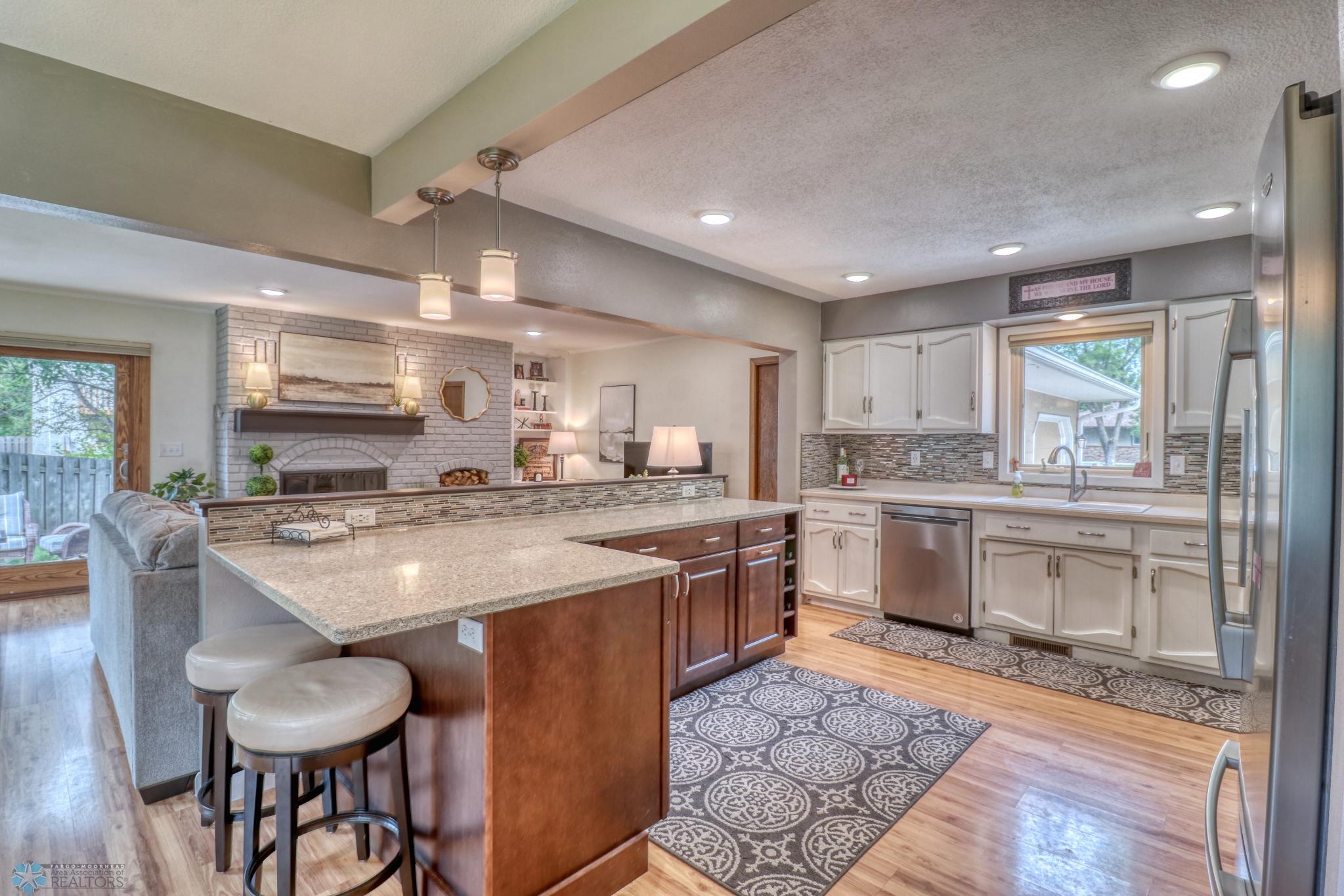 Kitchen1_2.jpg