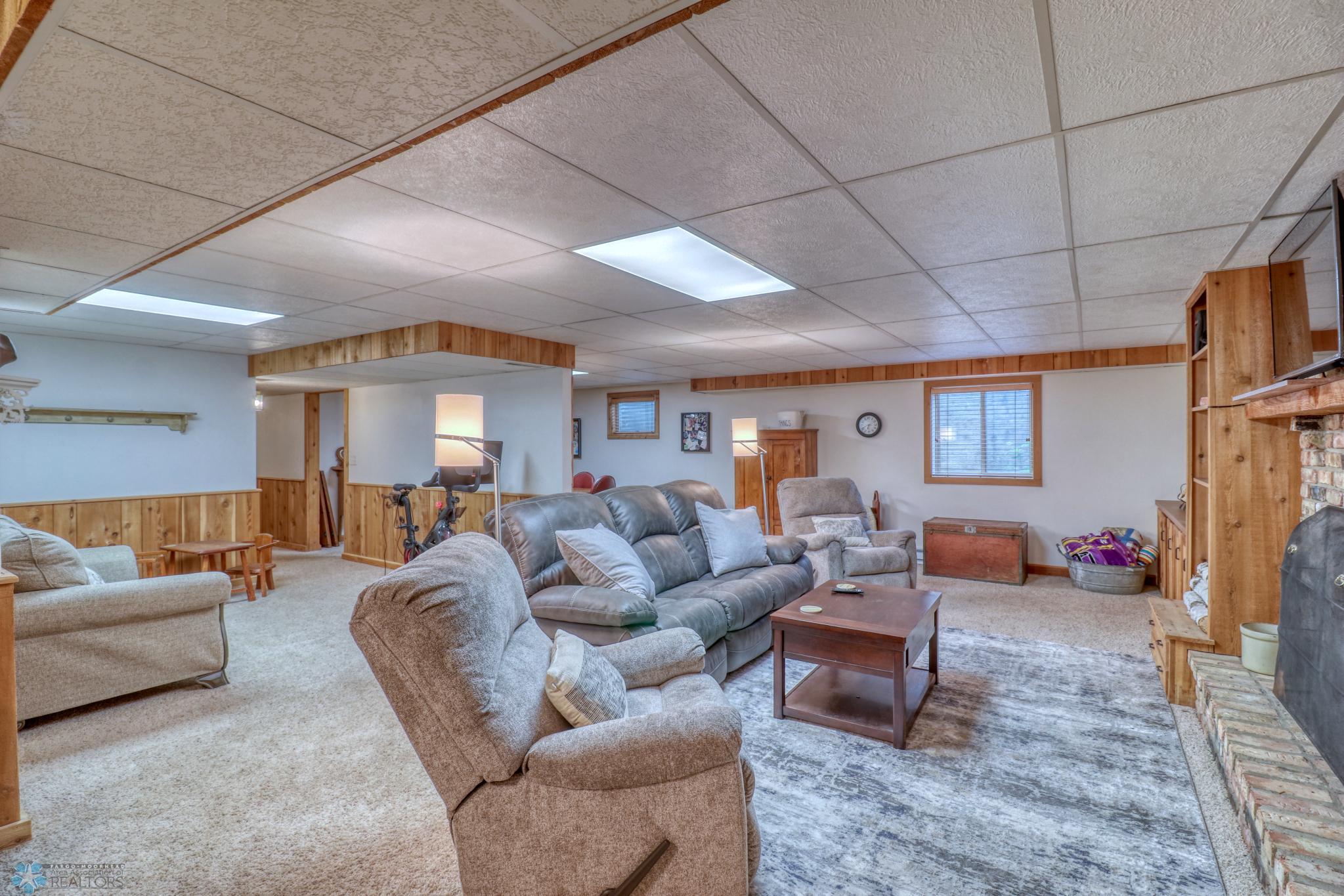 Basement Familyroom1_3.jpg