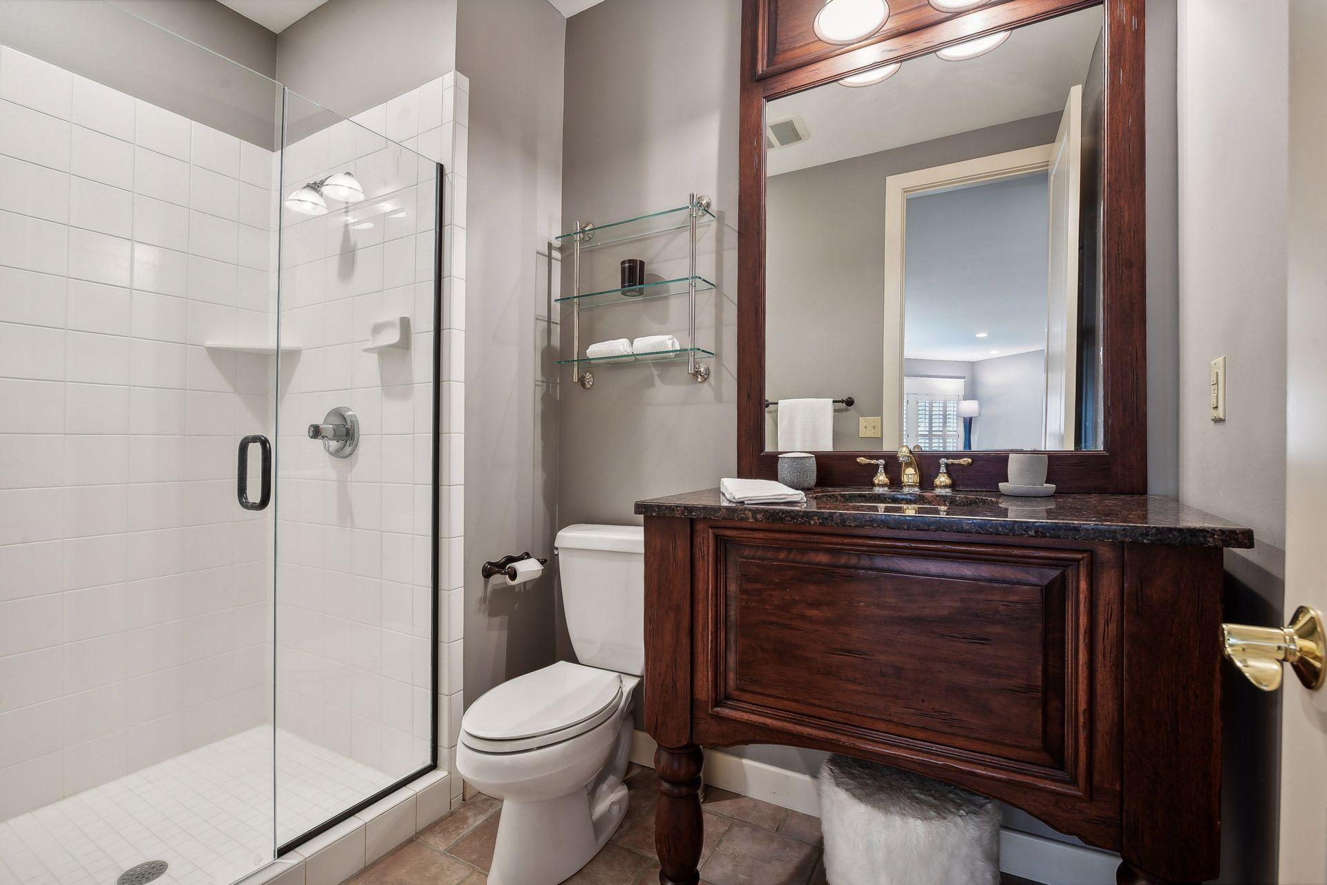 Upper level 3/4 bath