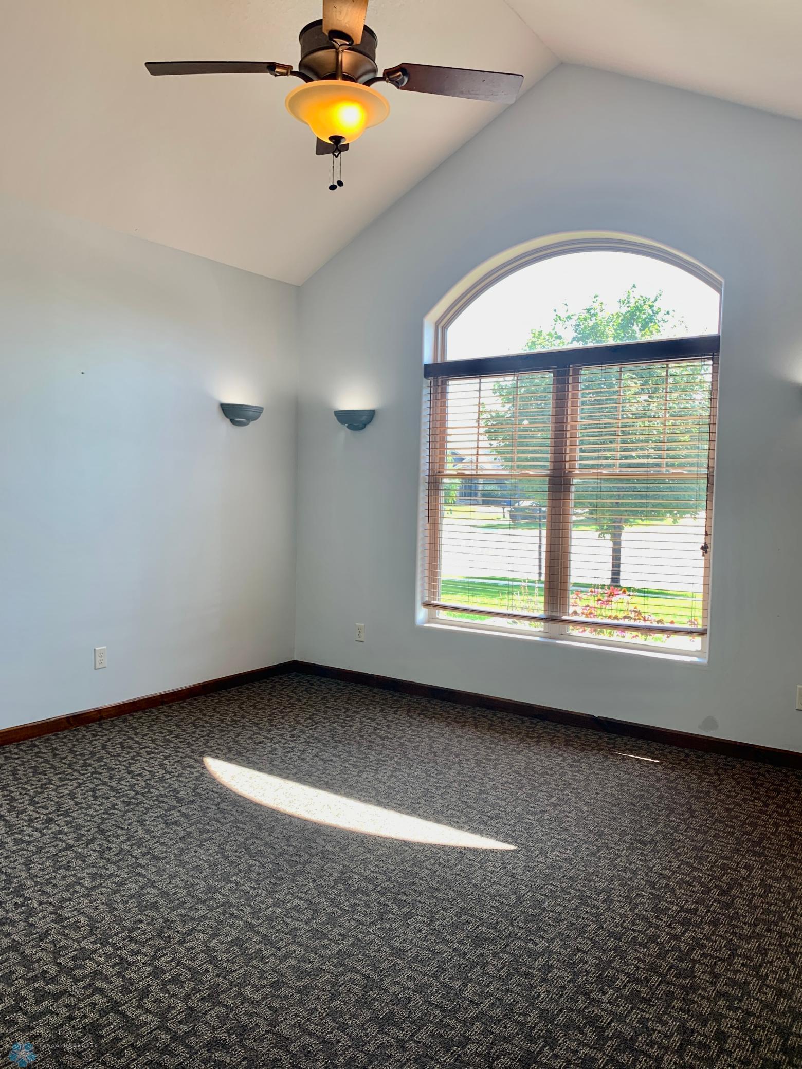 Many uses for this south facing room, office, bedroom, tv room et...
