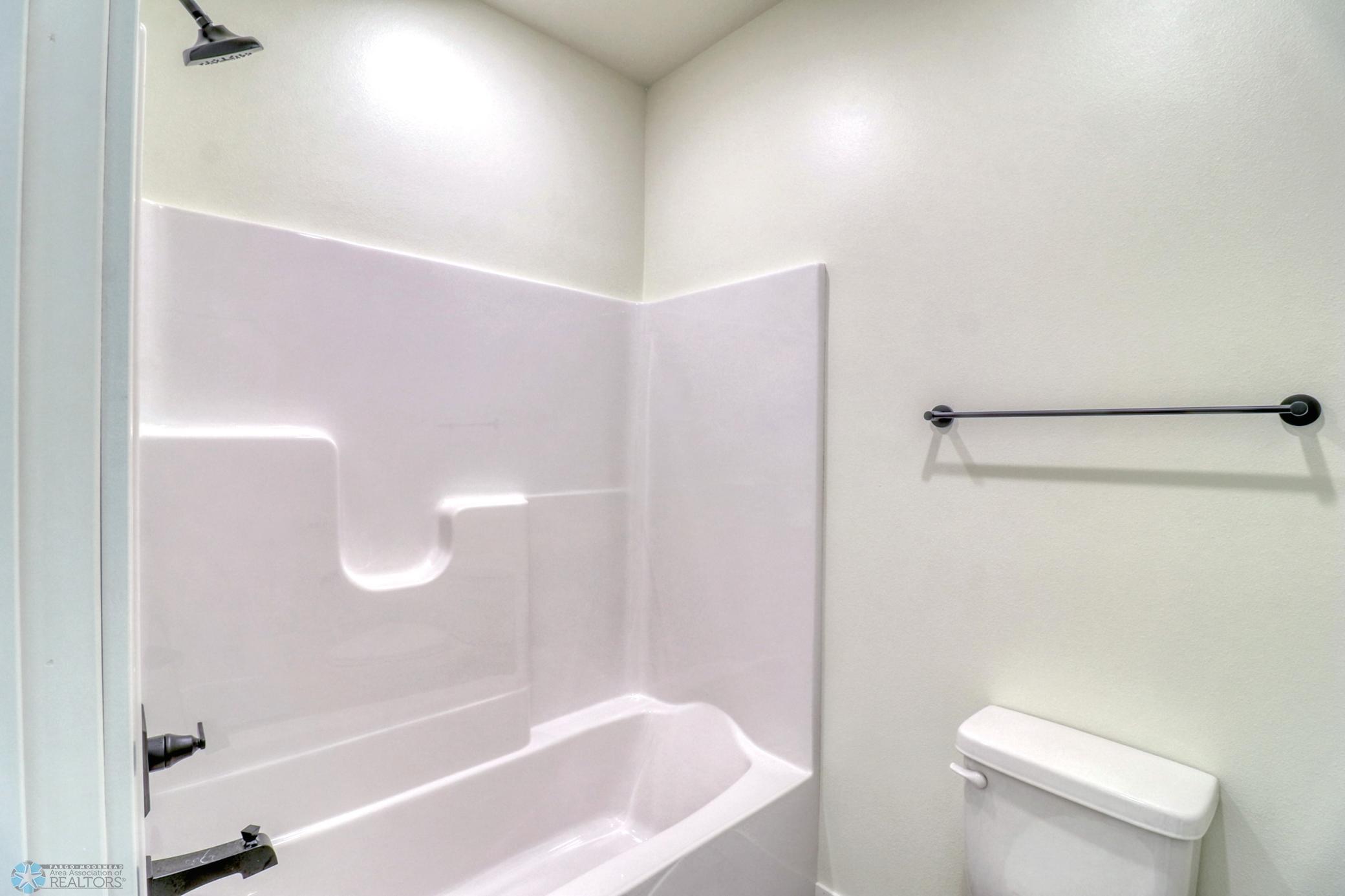 Basement Full Bathroom1_2.jpg
