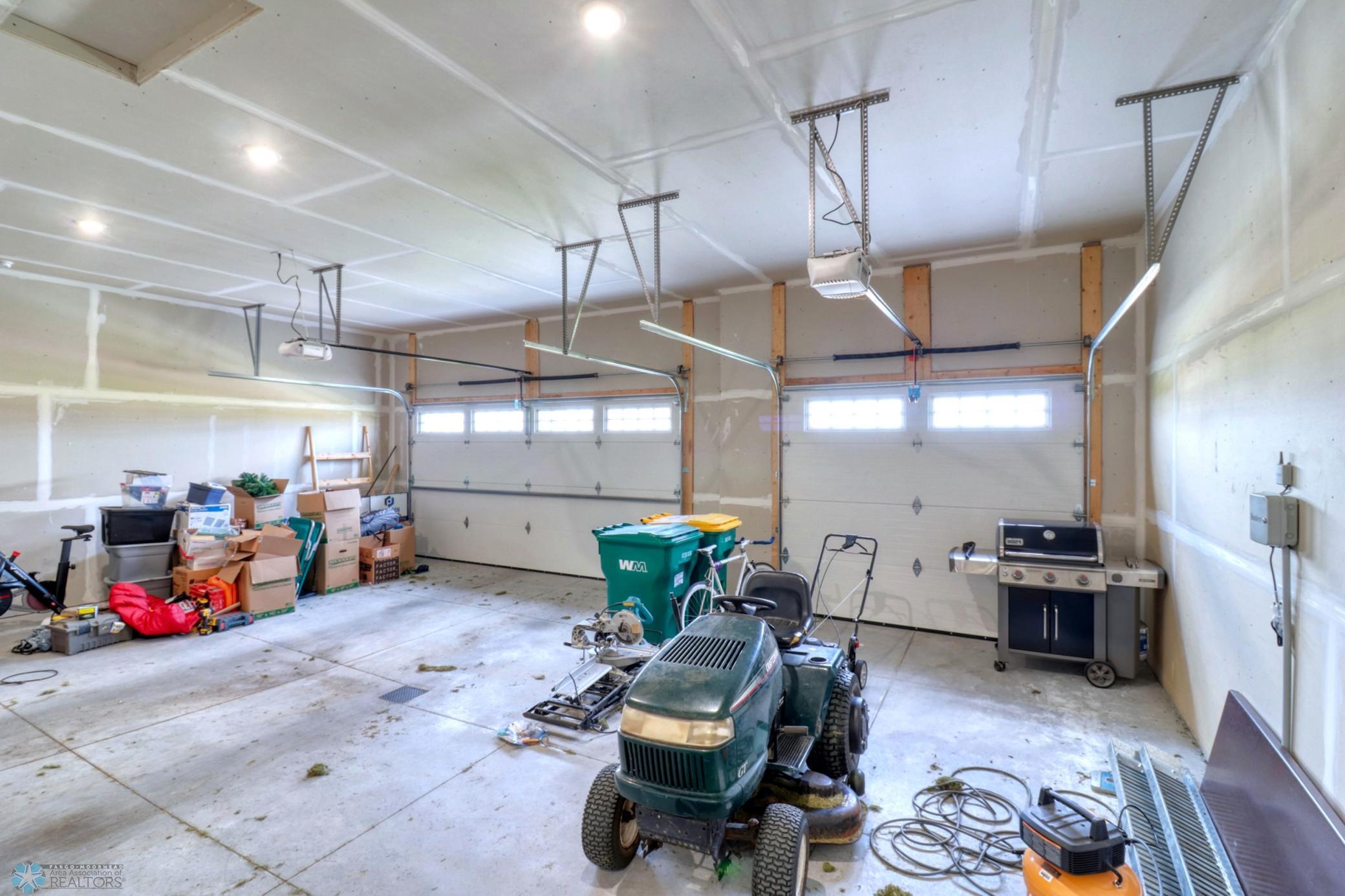 Garage w/rough in for heater1_1.jpg