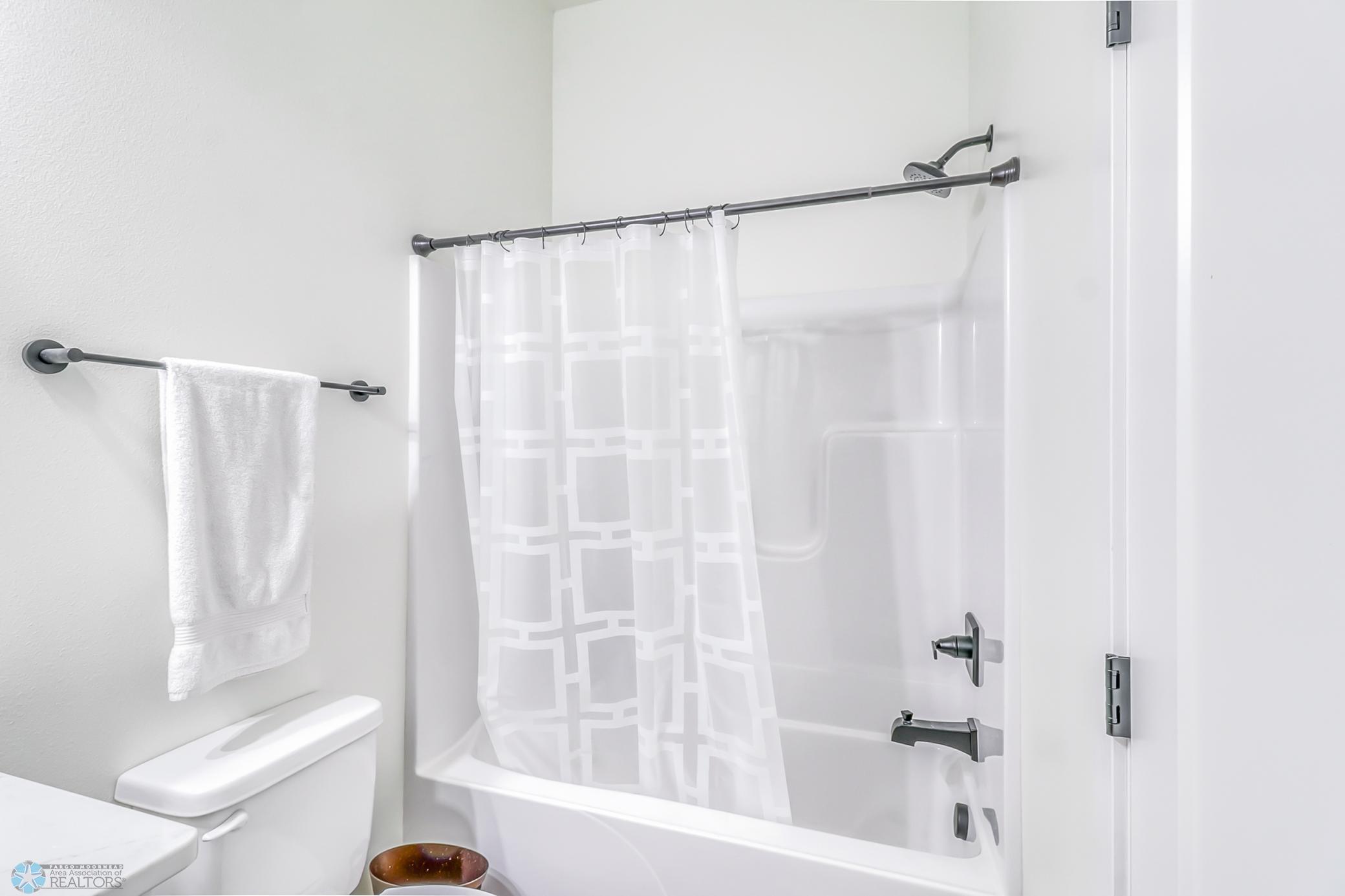 Full Bathroom1_1.jpg