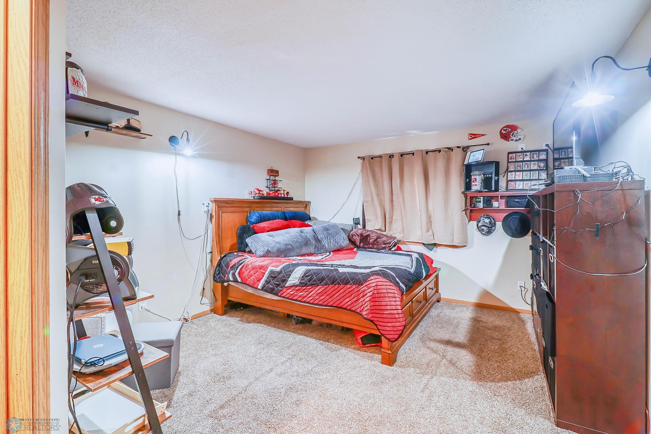PrimaryBedroom (1).jpg
