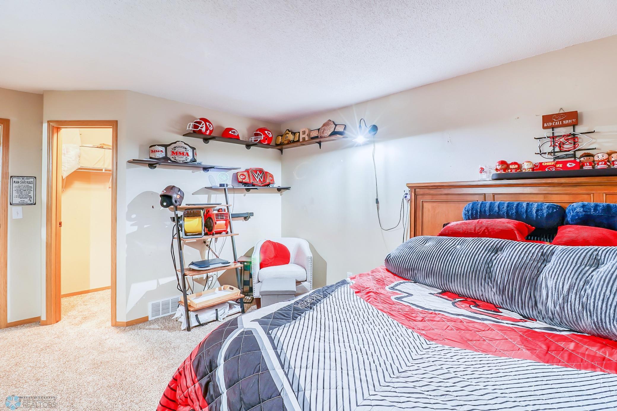 PrimaryBedroom (3).jpg