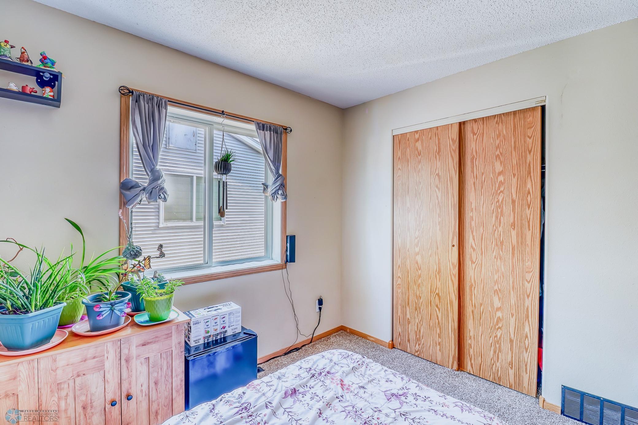 Bedroom1 (2).jpg