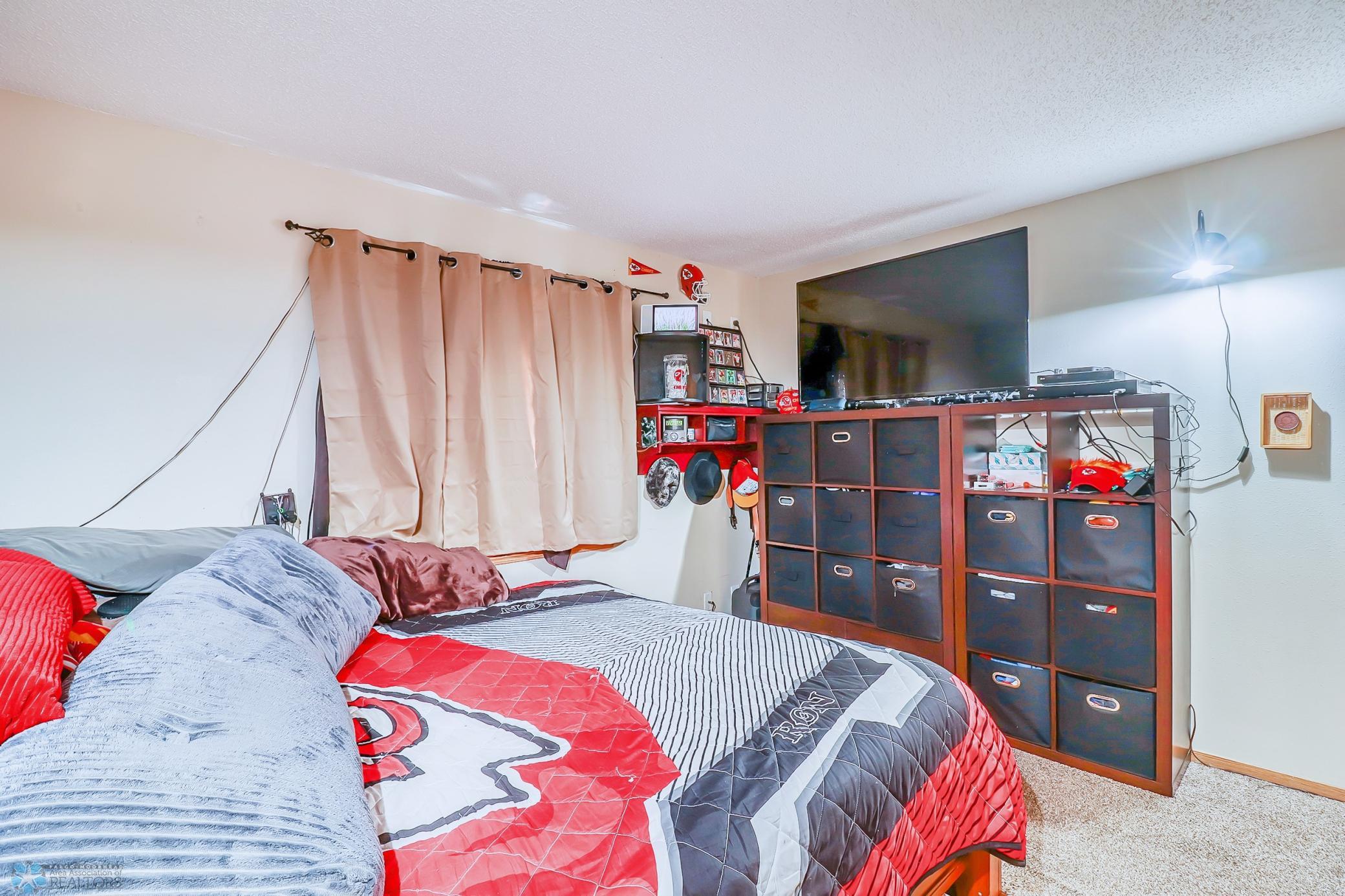PrimaryBedroom (2).jpg