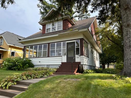 Situated just moments from Downtown Hudson, this 3 bedroom home offers endless potential in an excellent location! This home offers incredible value for the area!
