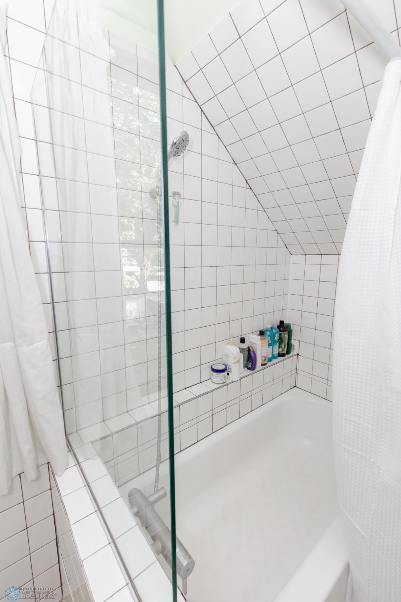 Bathroom 2 - Full