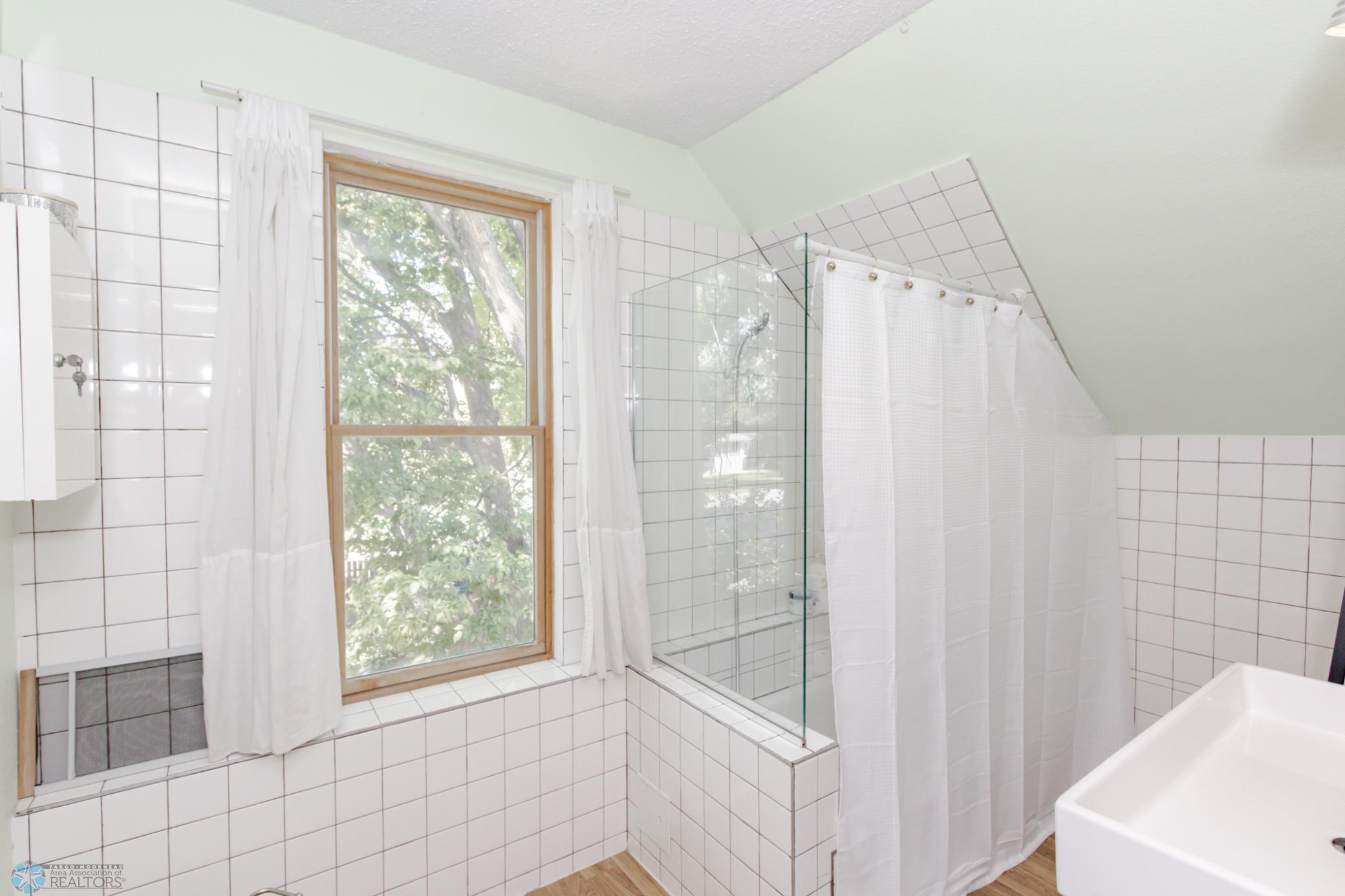 Bathroom 2 - Full