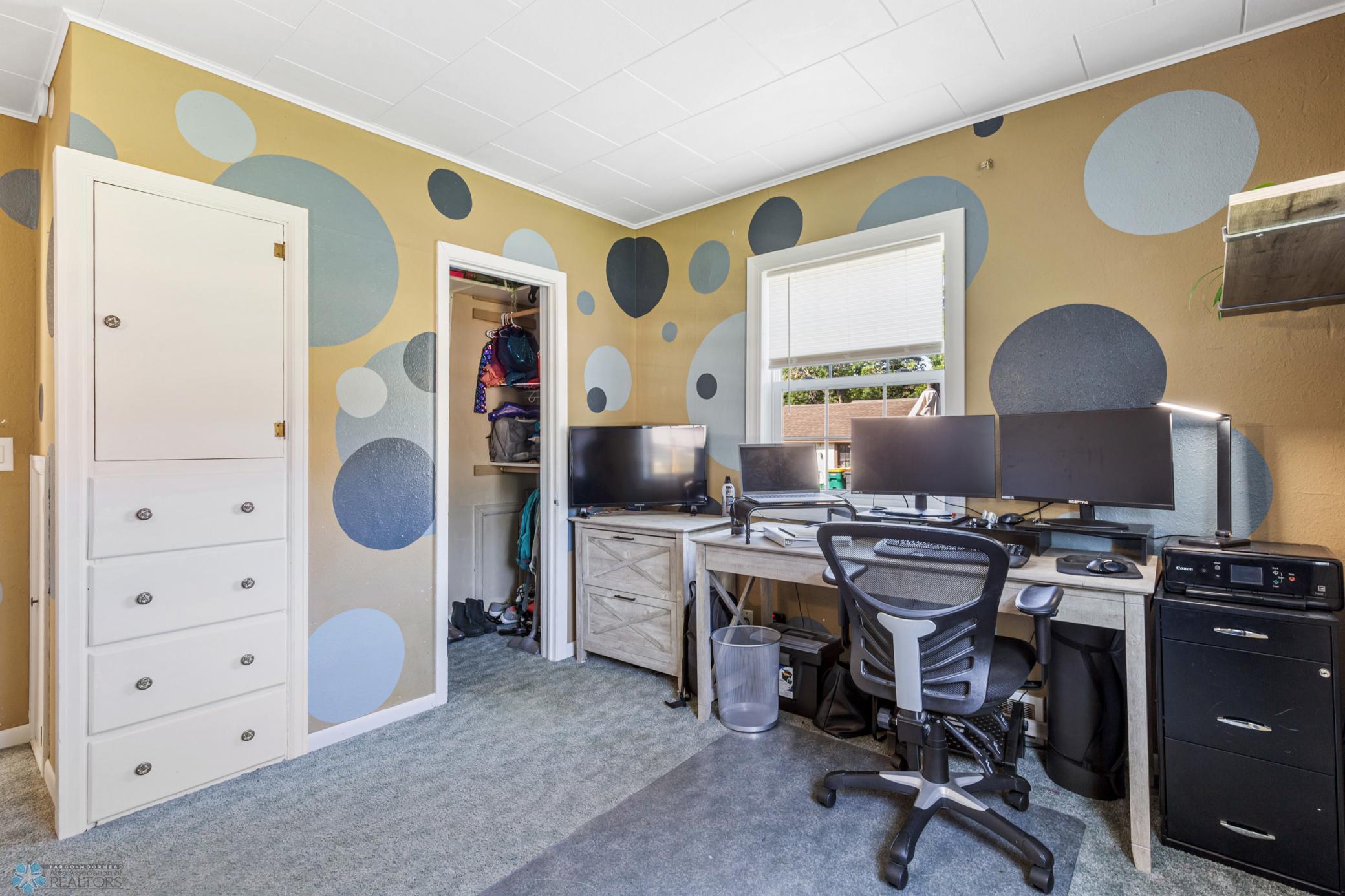 Main Floor Bedroom/Office