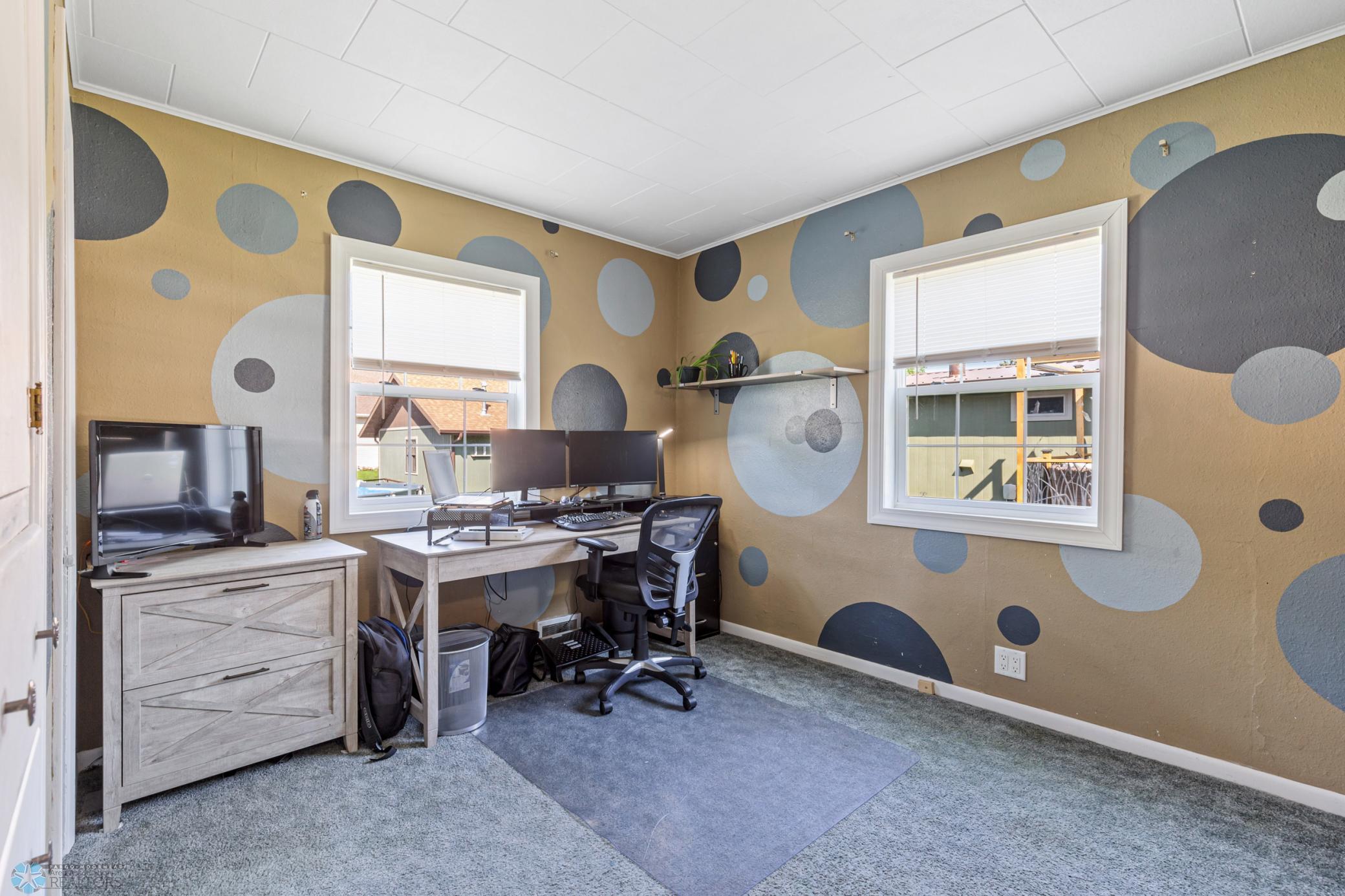 Main Floor Bedroom/Office