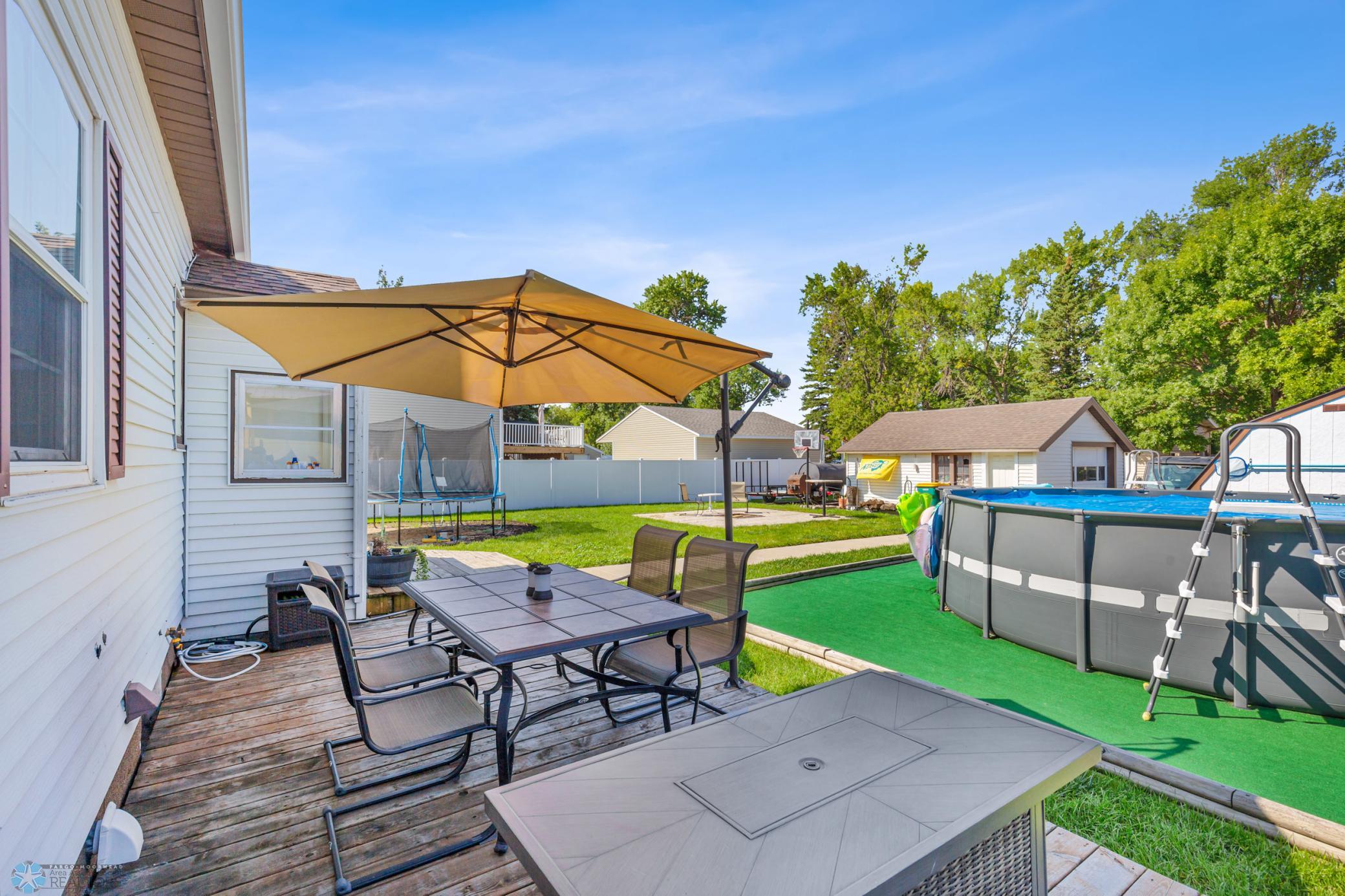 Deck, Yard, Garage