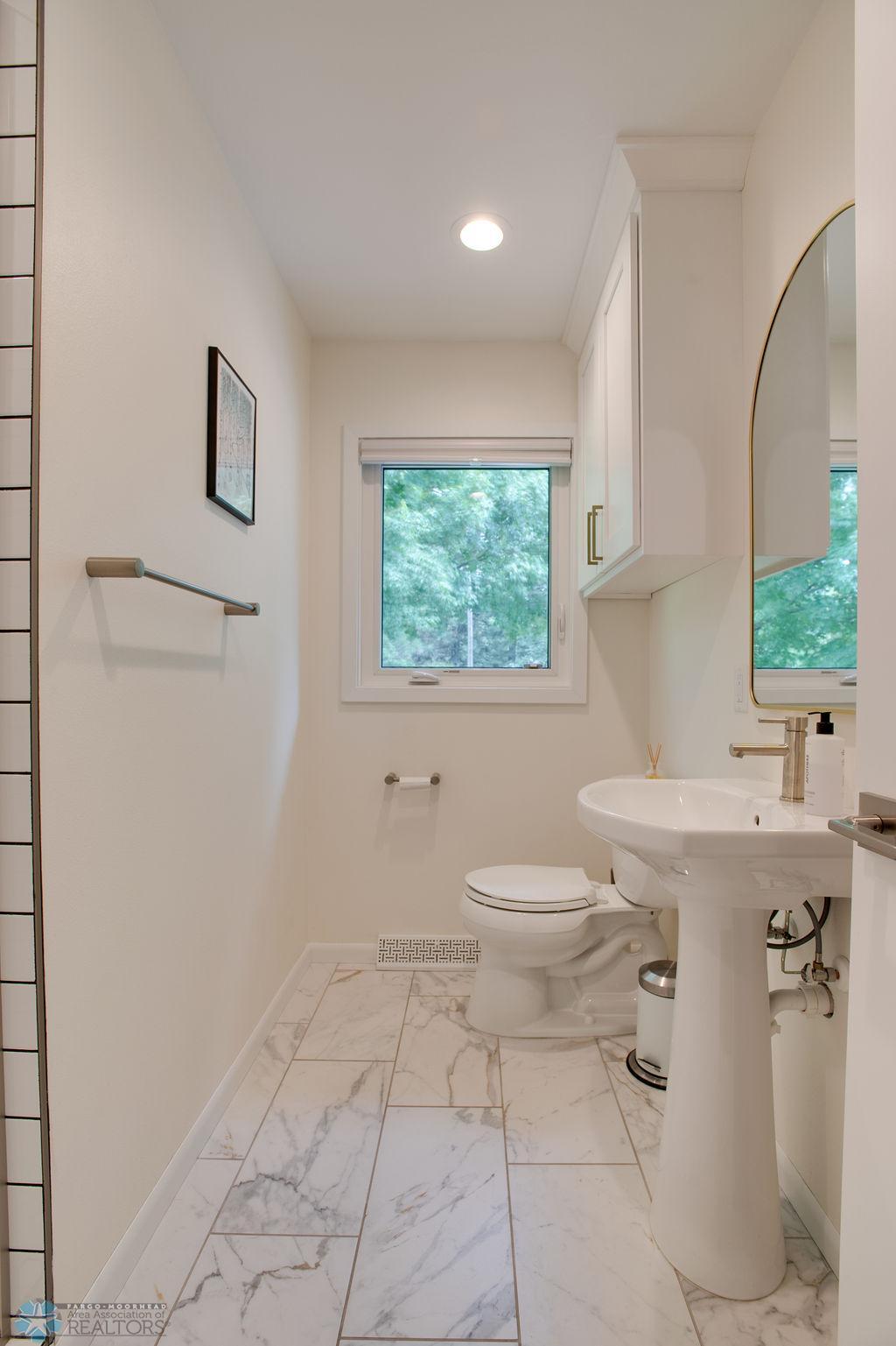 Main floor 3/4 bath