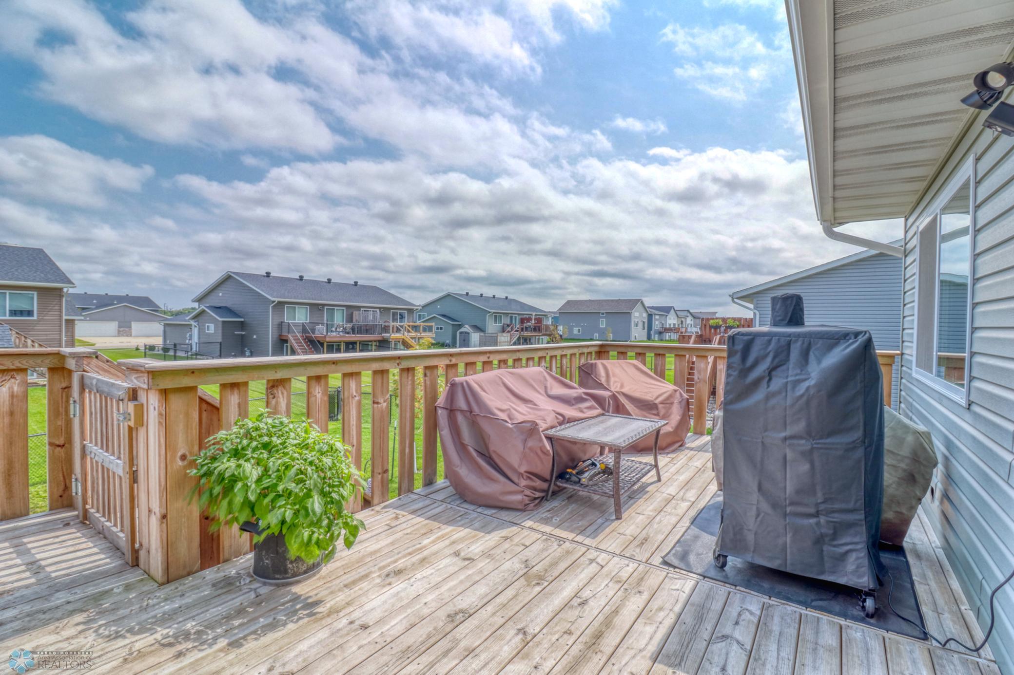 Backyard_deck1_1.jpg