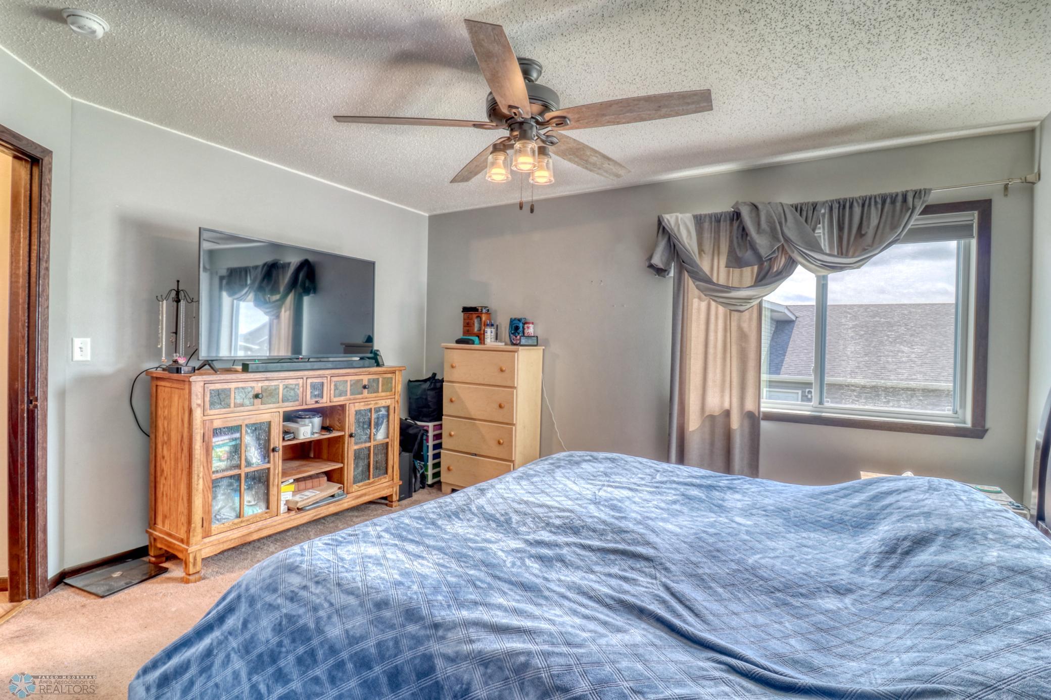 Bedroom1_2.jpg