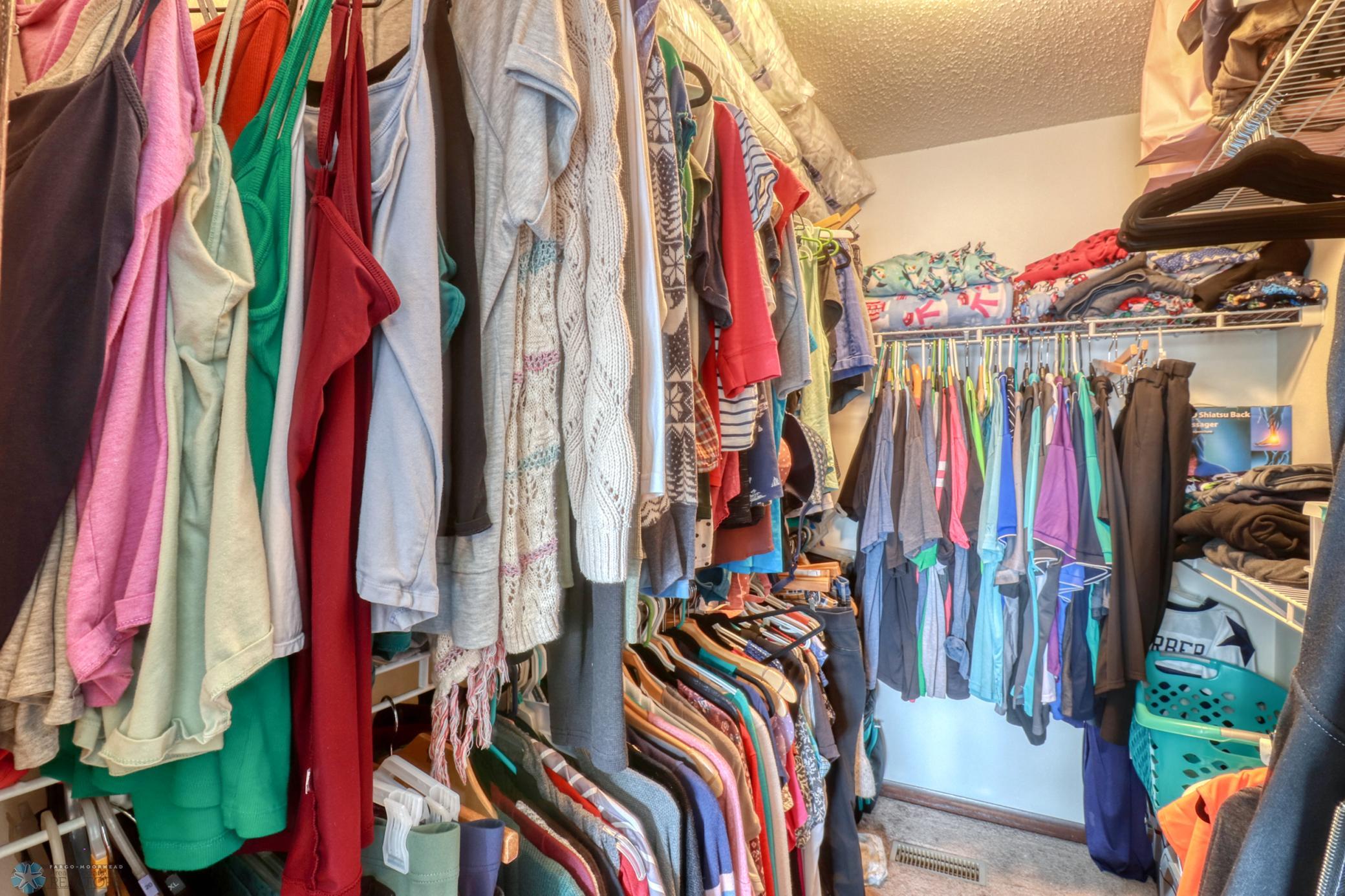 Bedroom1_closet.jpg