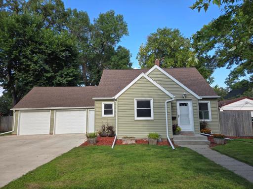 417 3rd Street SE, Willmar, MN 56201