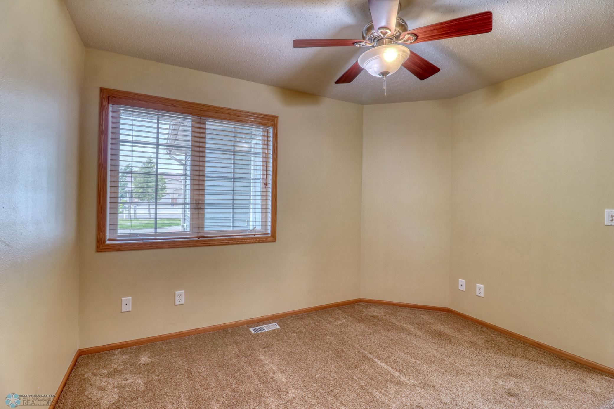 Bedroom1_1.jpg