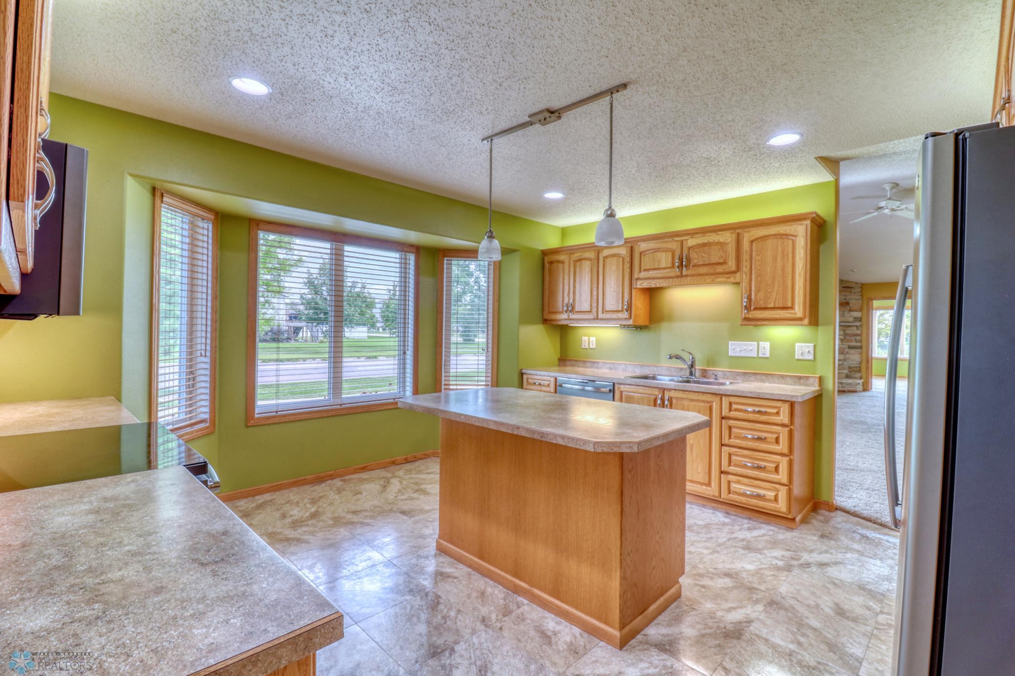 Kitchen1_2.jpg