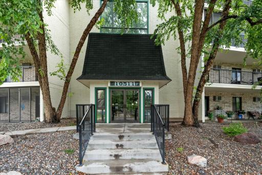 10511 Cedar Lake Road, 307, Hopkins, MN 55305