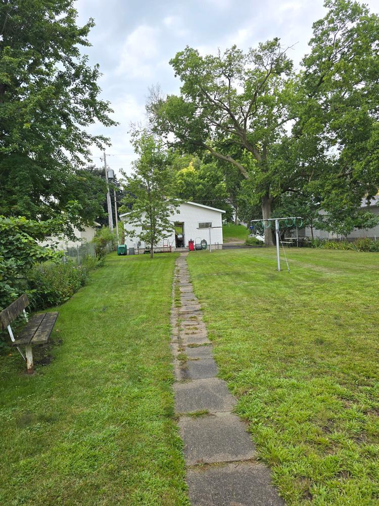 yard1.jpg