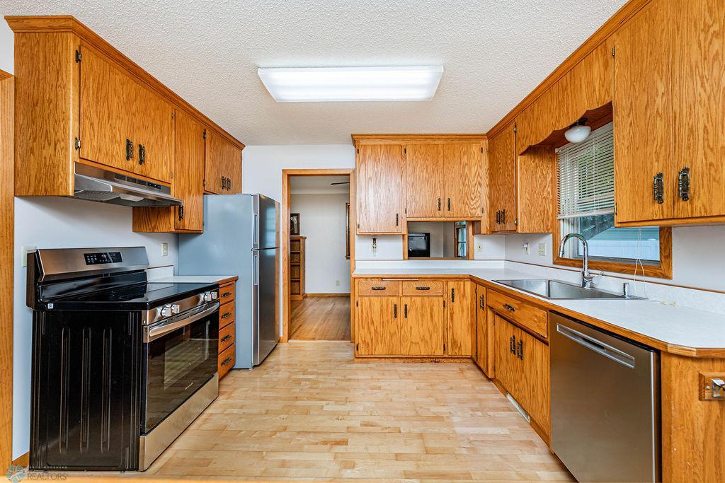 Spacious Kitchen w Hardwood Floors