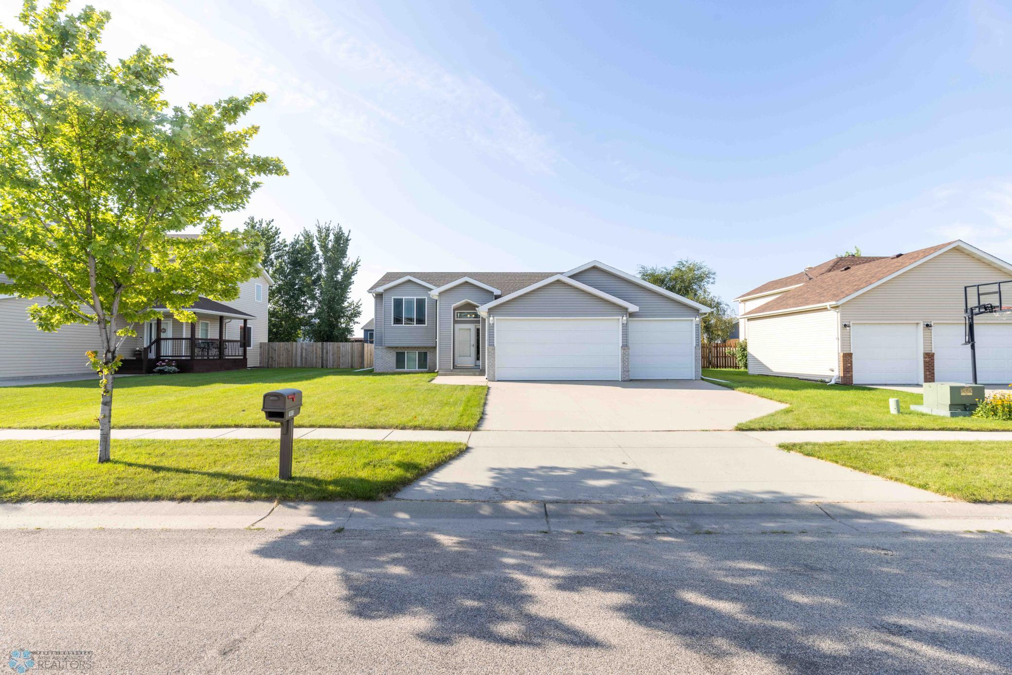 1813 43rd Ave S Moorhead-2.jpg